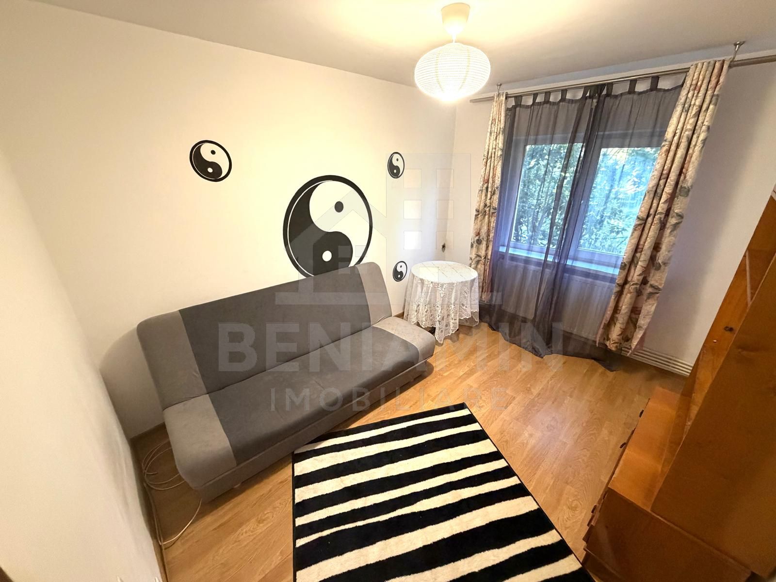 3 camere decomandat cu 2 bai Rovine etajul 3 centrala termica 72mp — fotografia 3