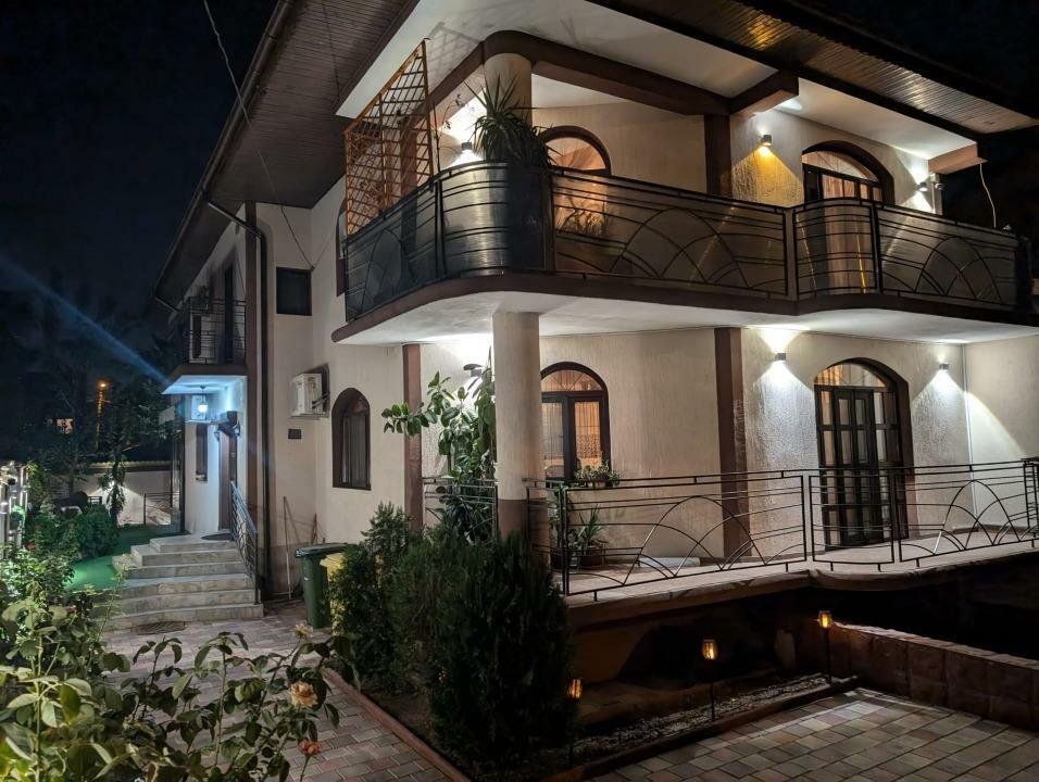 Bazilescu,2012,5 cam.+pod mansardabil,garaj,luminoasa si eleganta,zona curata — fotografia 3