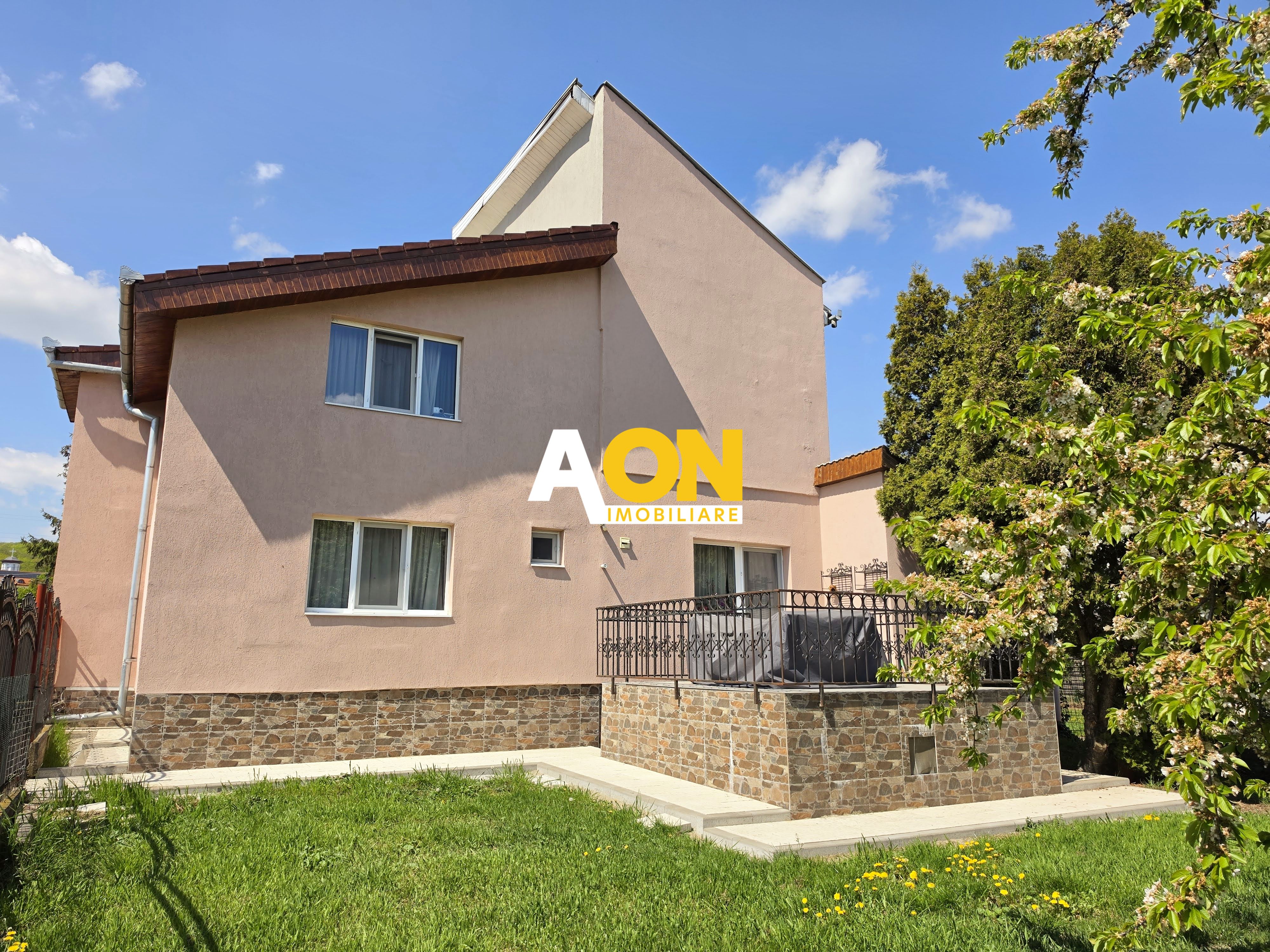 1/2 Duplex mobilat, utilat, 3 camere, 323 mp teren, Cetate, zona Schit