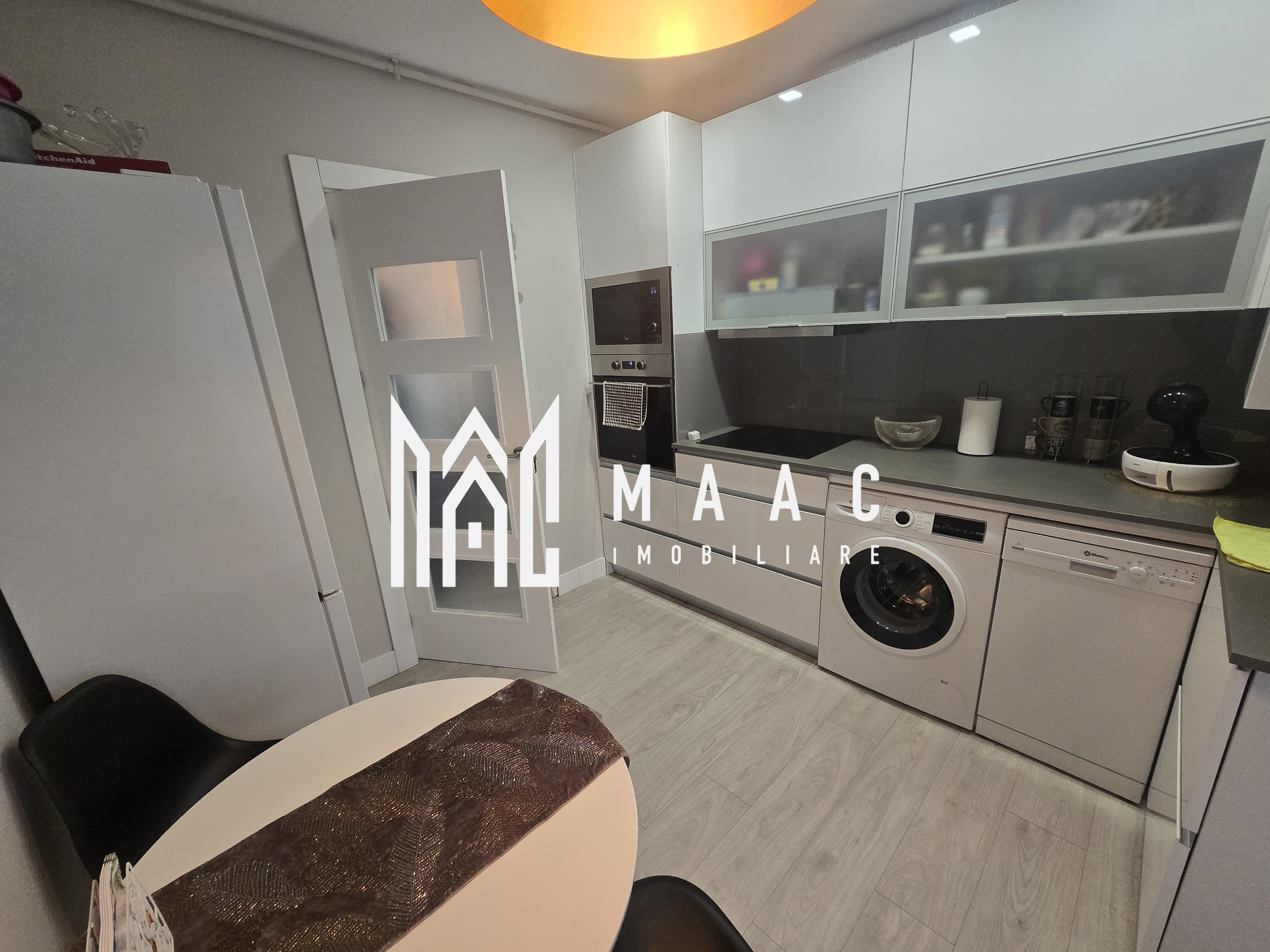 Apartament 3 camere 2 bai 2 balcoane loc de parcare subteran zona Turnisor — fotografia 6