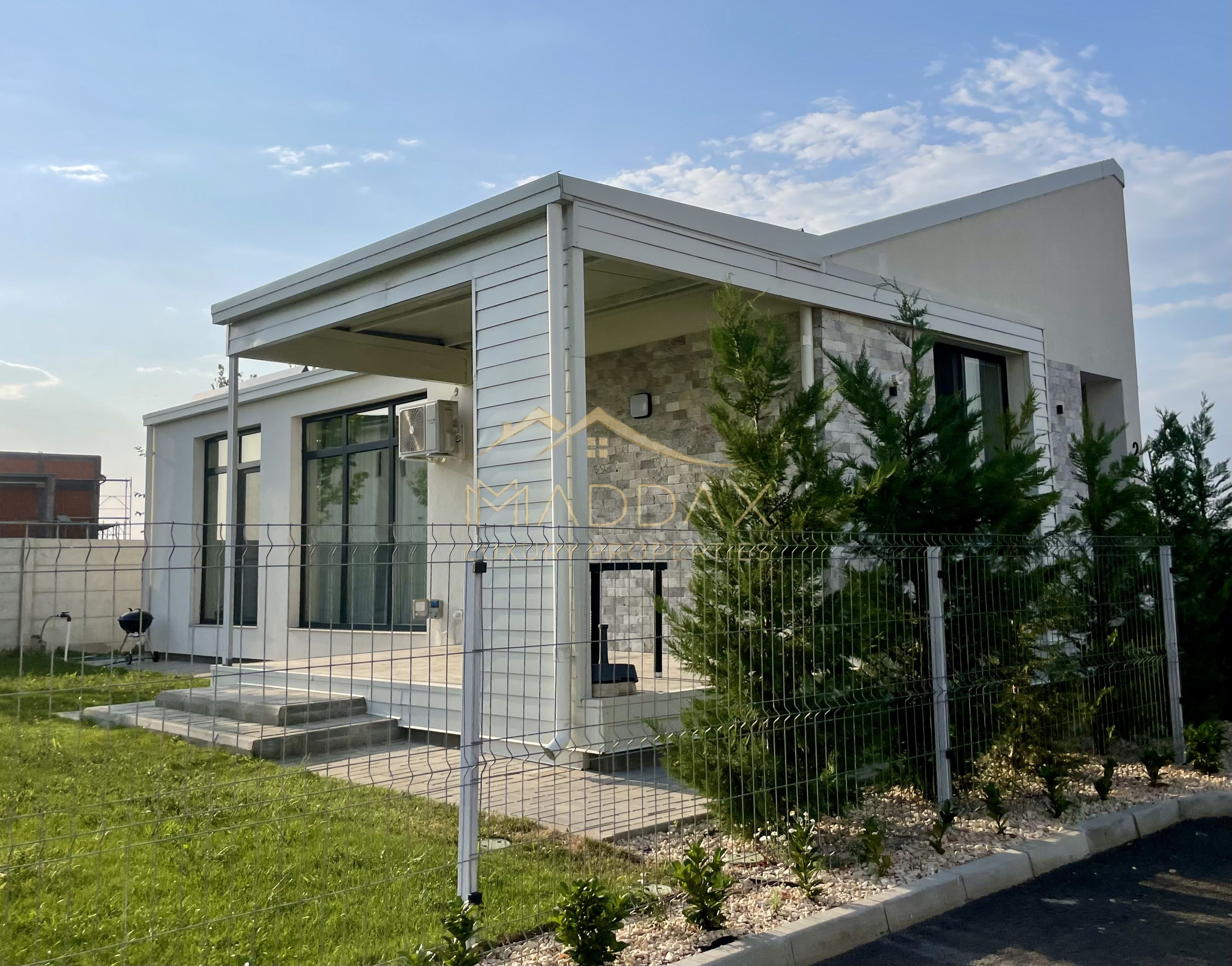 ***CASA MODERNA 4 camere ***LUX***Gradina 450 mp//Ostratu//CORBEANCA