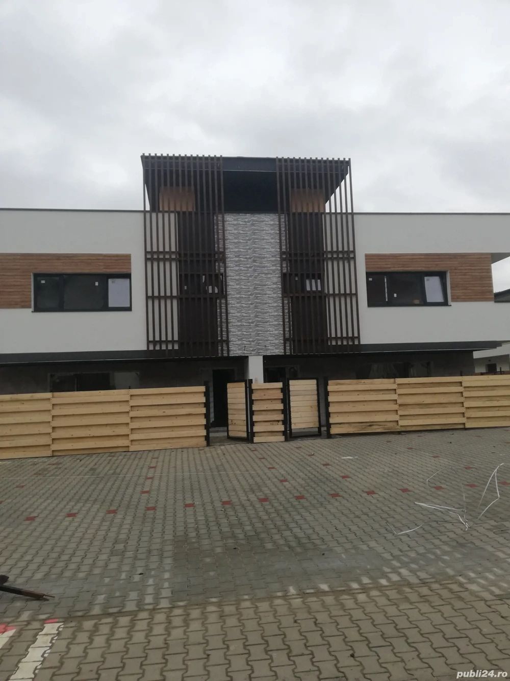 vând casa — fotografia 4