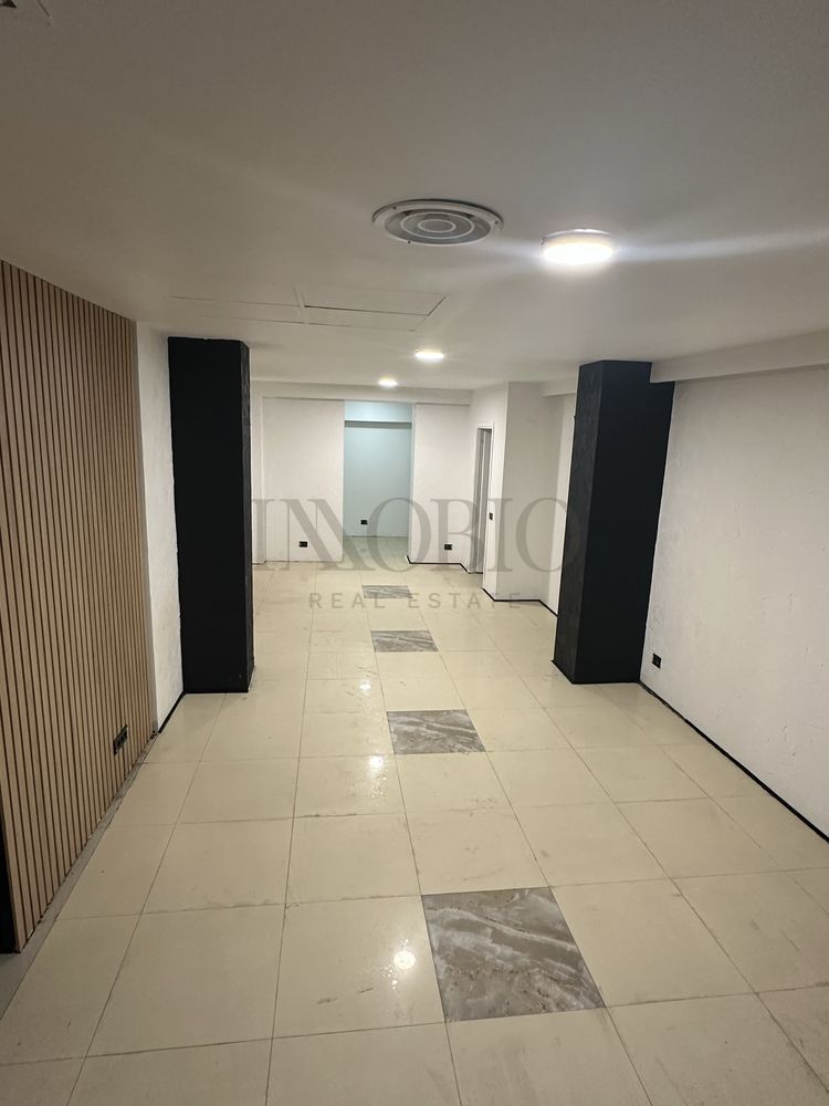 Spațiu Comercial  | Piața Victoriei | Vitrină Stradală — fotografia 4