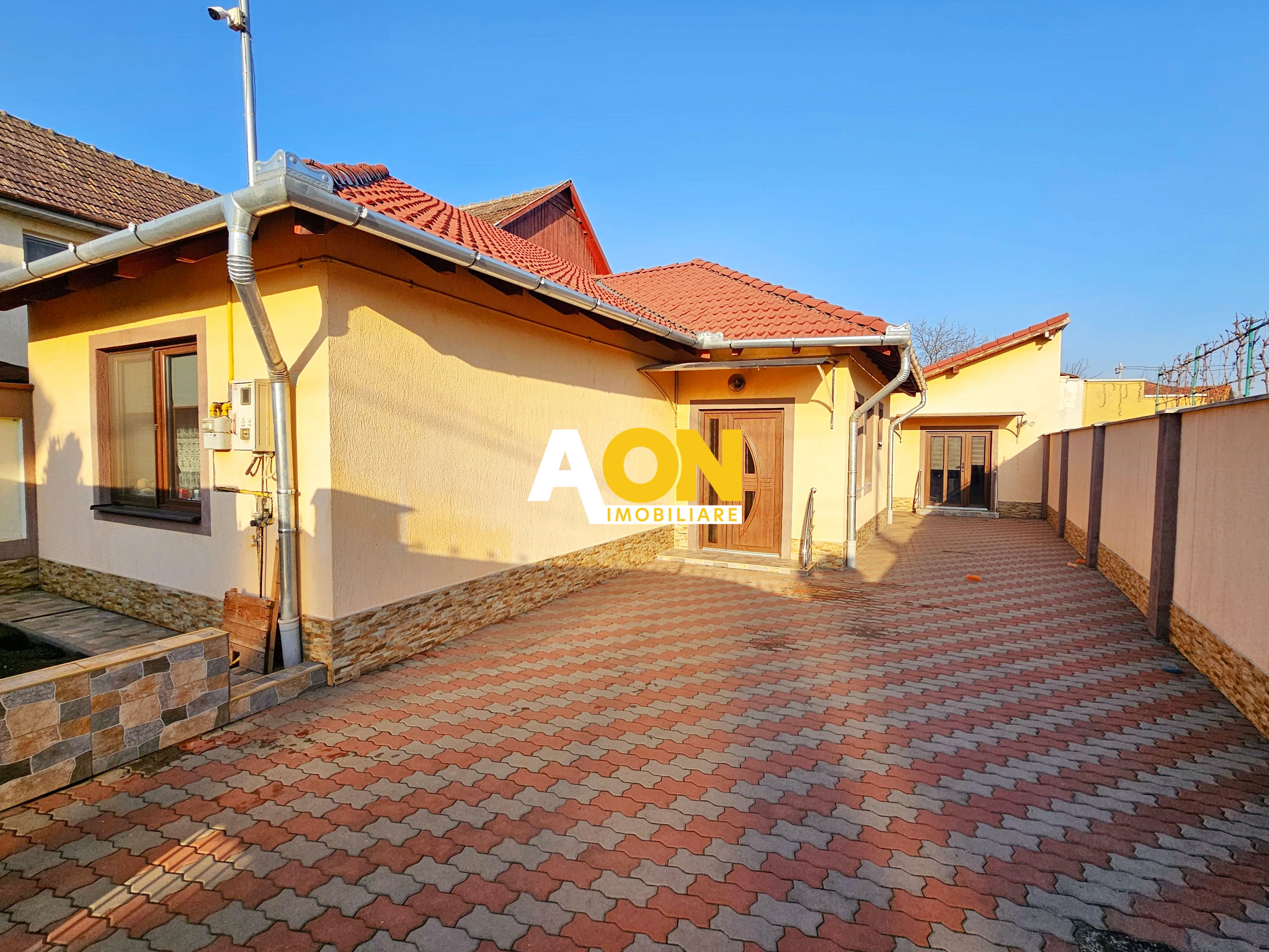 Casă 4 camere, renovată, mobilată, utilată, 410 mp teren, zona Centru