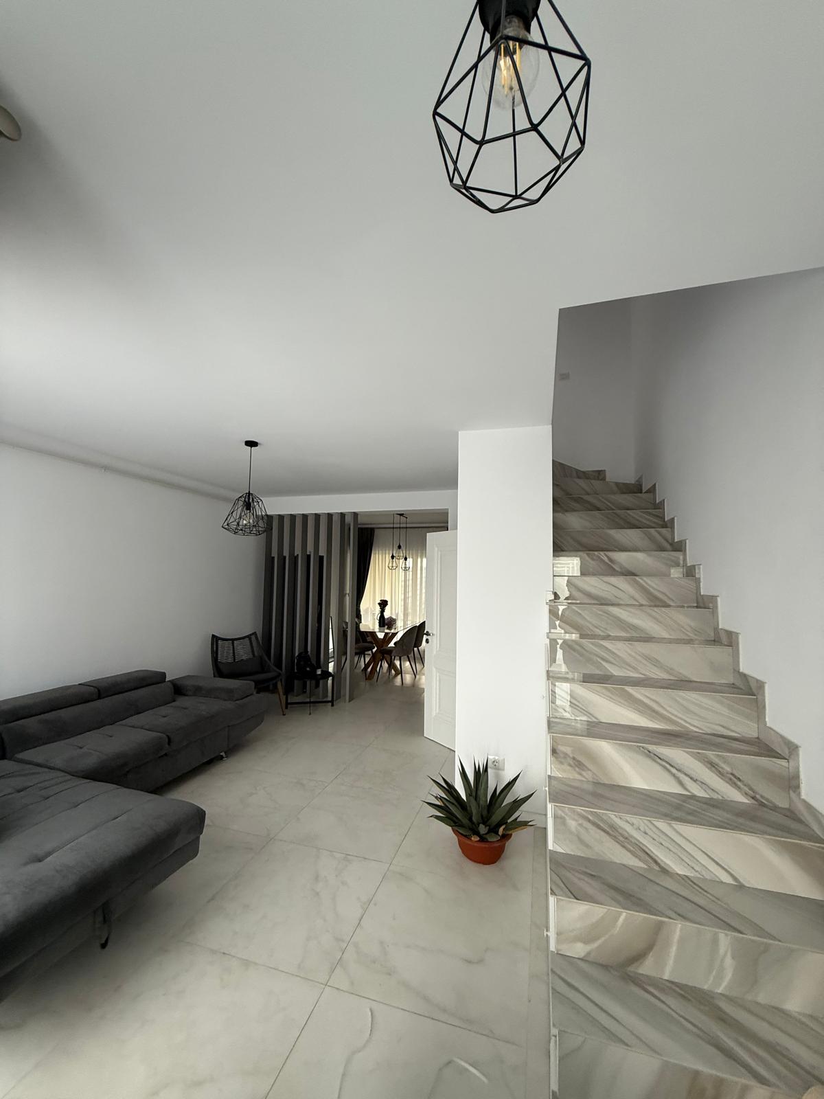 Casa 3 camere, Zona Lisaura