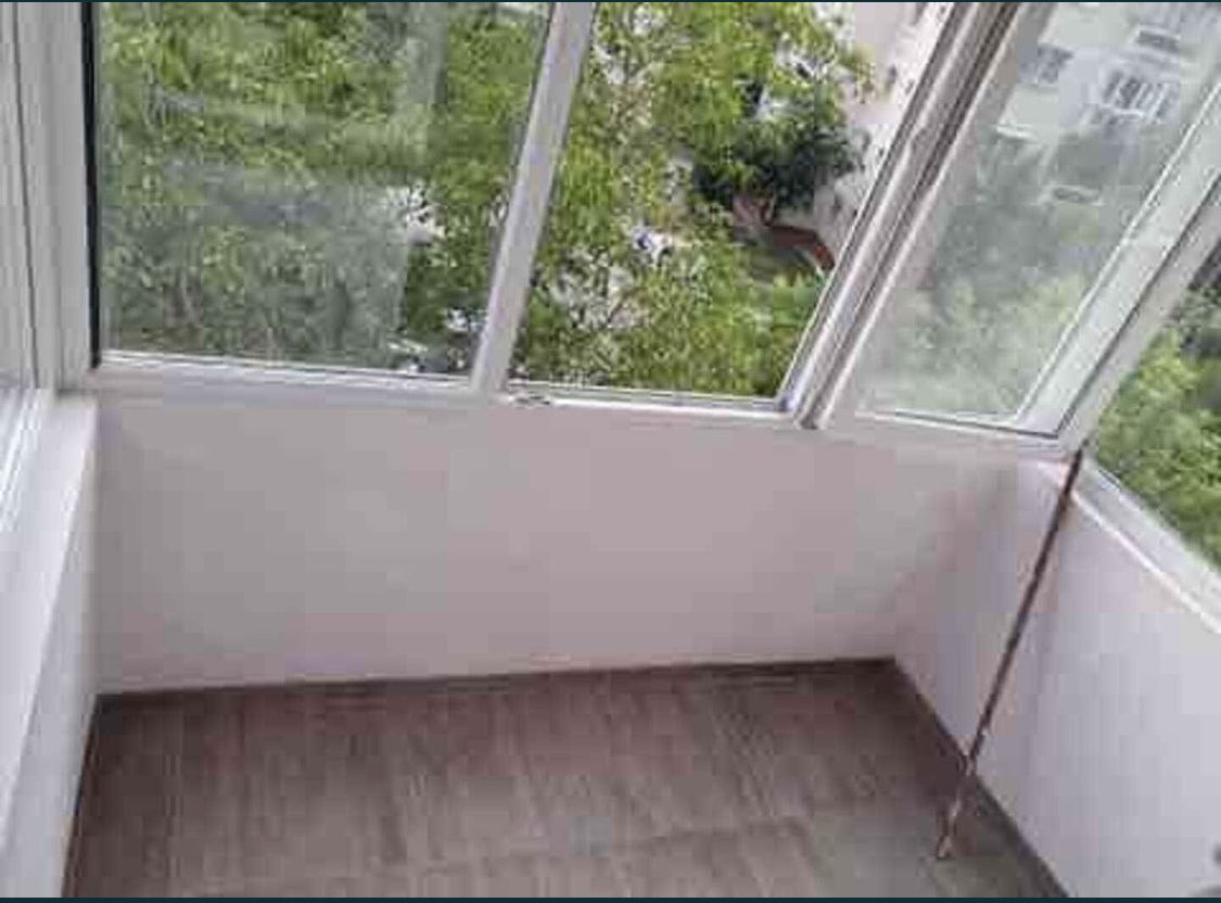 Apartament de vanzare cu 3 camere, Micro 16 Satu Mare etaj 4/4 — fotografia 3