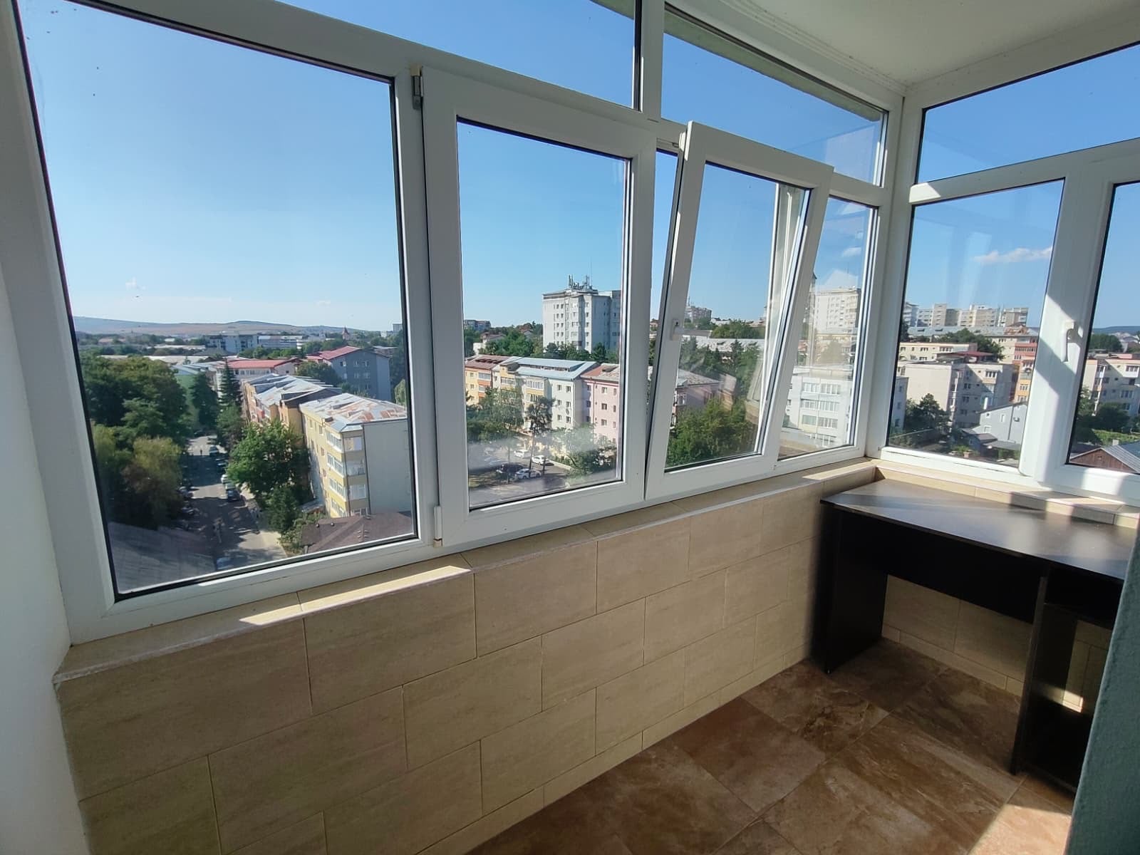 Apartament cu 2 Camere de Vânzare, bloc cu Lift  | Et9 /10 | 77.000Euro — fotografia 3