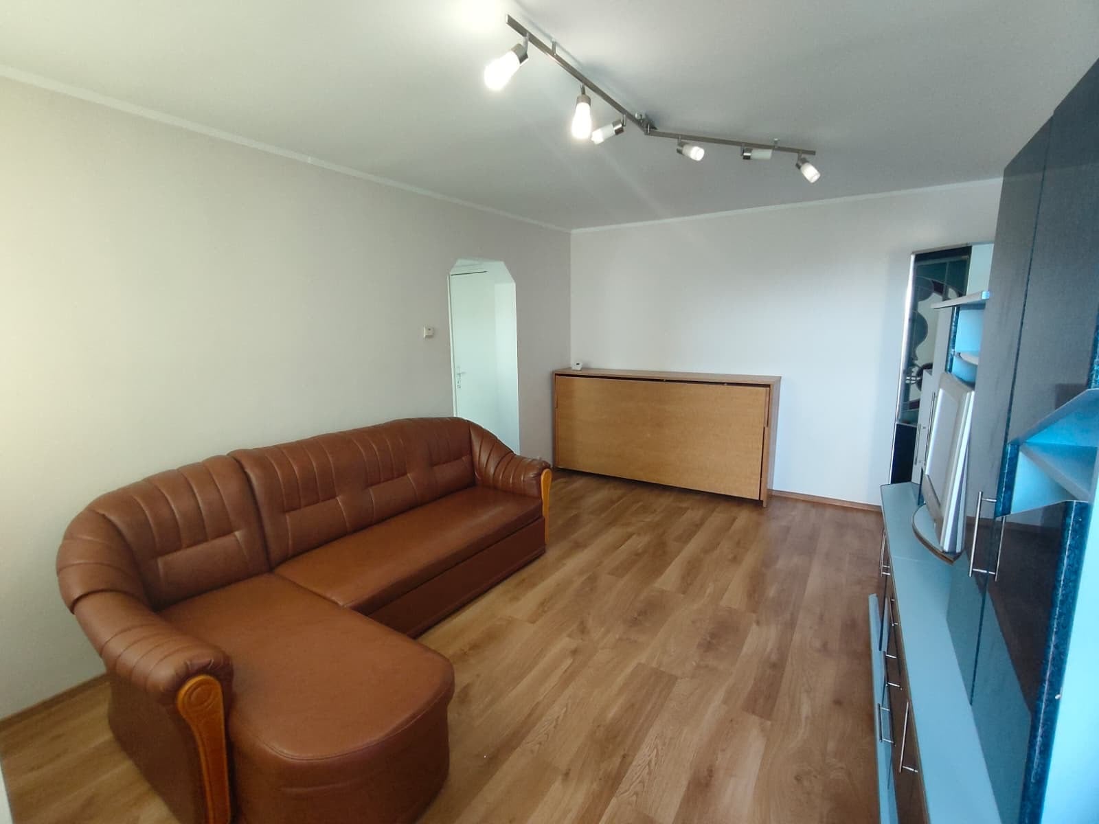 Apartament cu 2 Camere de Vânzare, bloc cu Lift  | Et9 /10 | 77.000Euro — fotografia 4