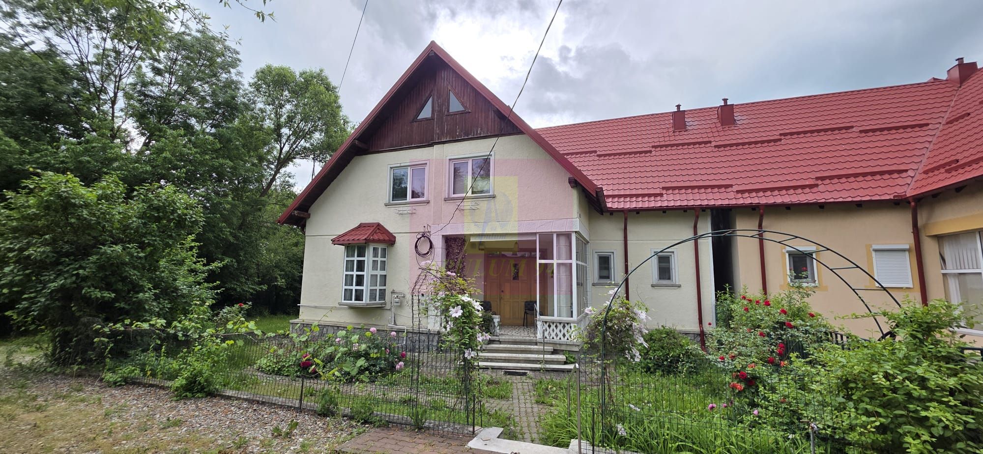 Vila de vanzare cu 6 camere si teren de 1000 mp in Cornu, Prahova — fotografia 3
