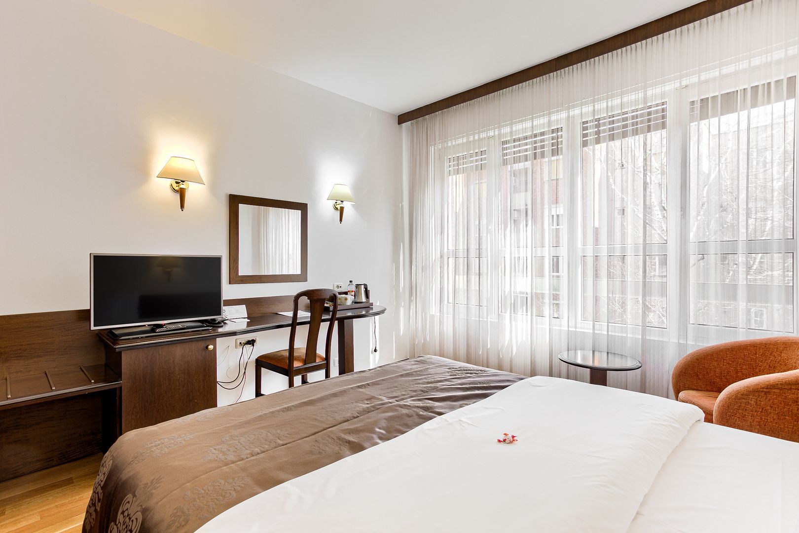 Oportunitate de investiție: Hotel Best Western de 4 stele Arad - Român — fotografia 4