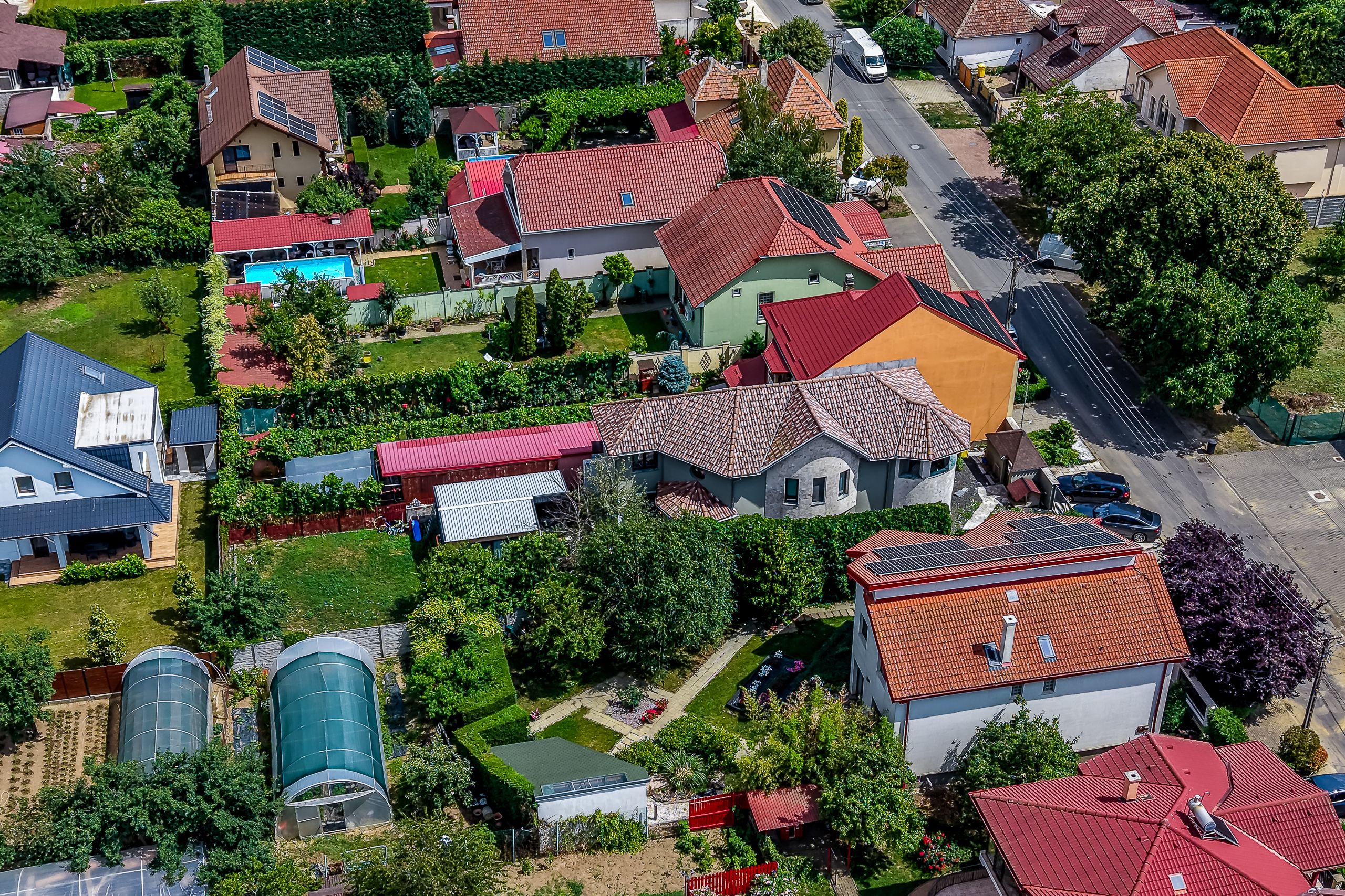 Vilă P+1 | Zona Subcetate | bazin, sală, pista biciclete în vecinătate — fotografia 12