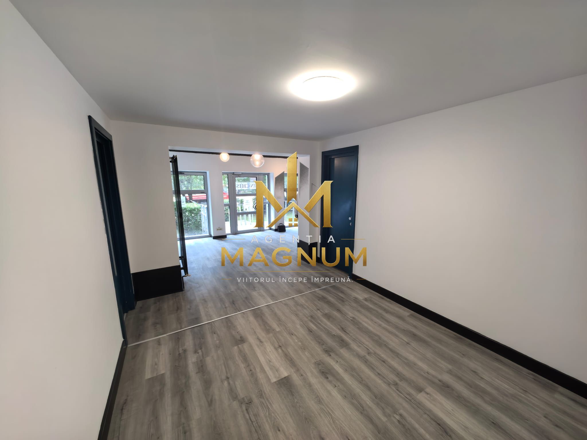 Spațiu comercial renovat, vitrină 10 m, bulevard principal, parter — fotografia 3