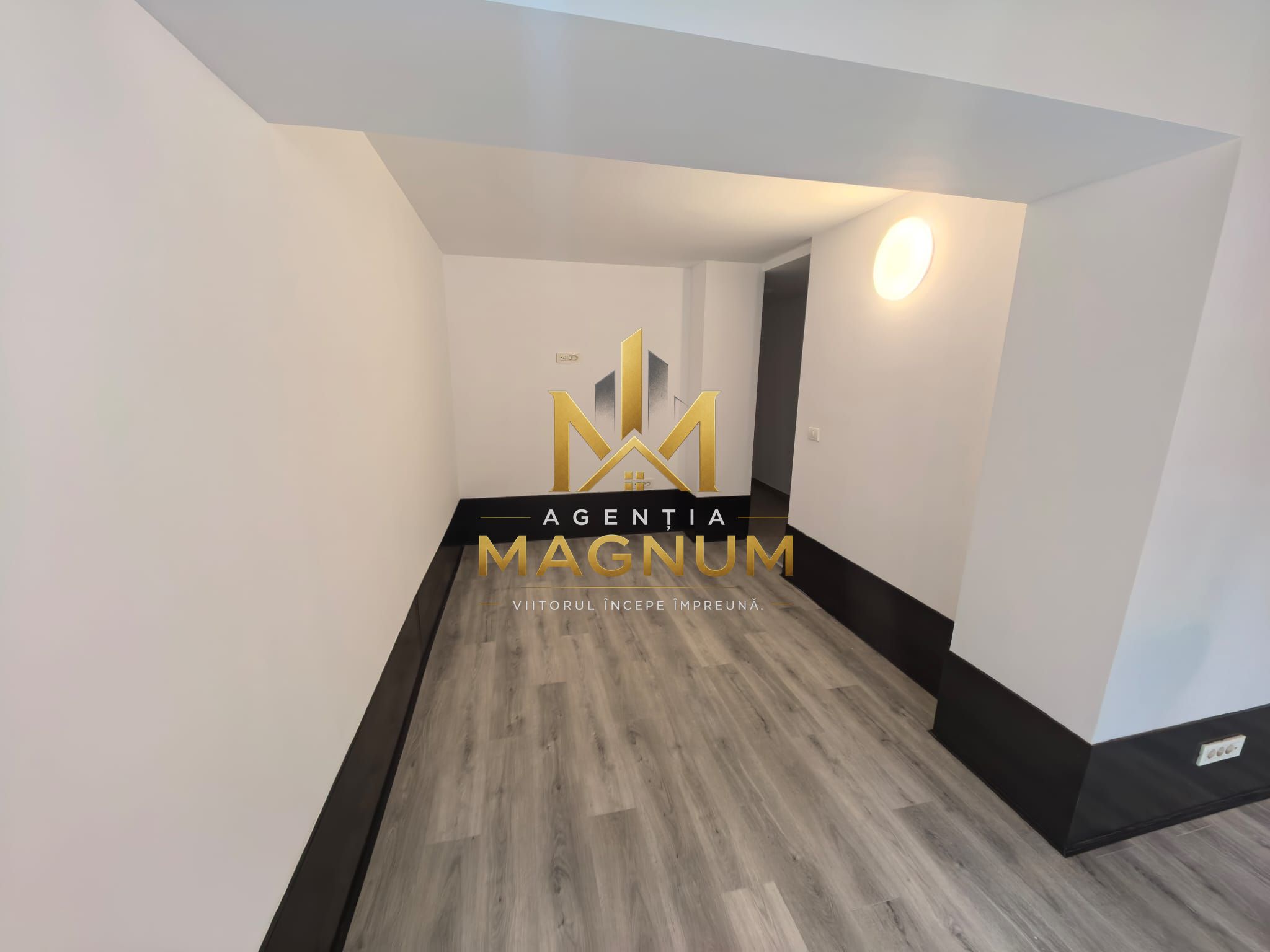 Spațiu comercial renovat, vitrină 10 m, bulevard principal, parter — fotografia 4