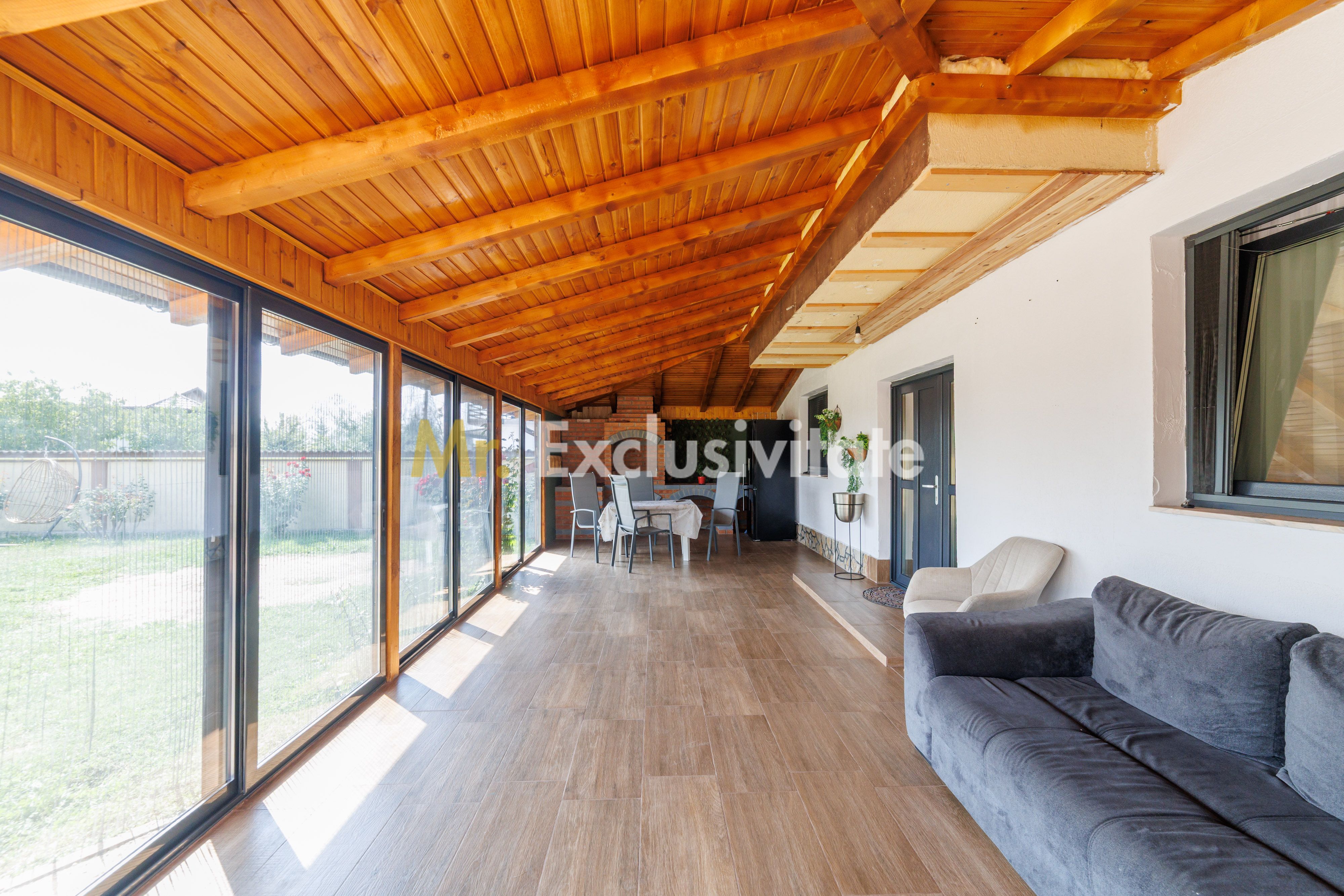 Proprietate cu 2 case si curte in Oarja, AG — fotografia 14