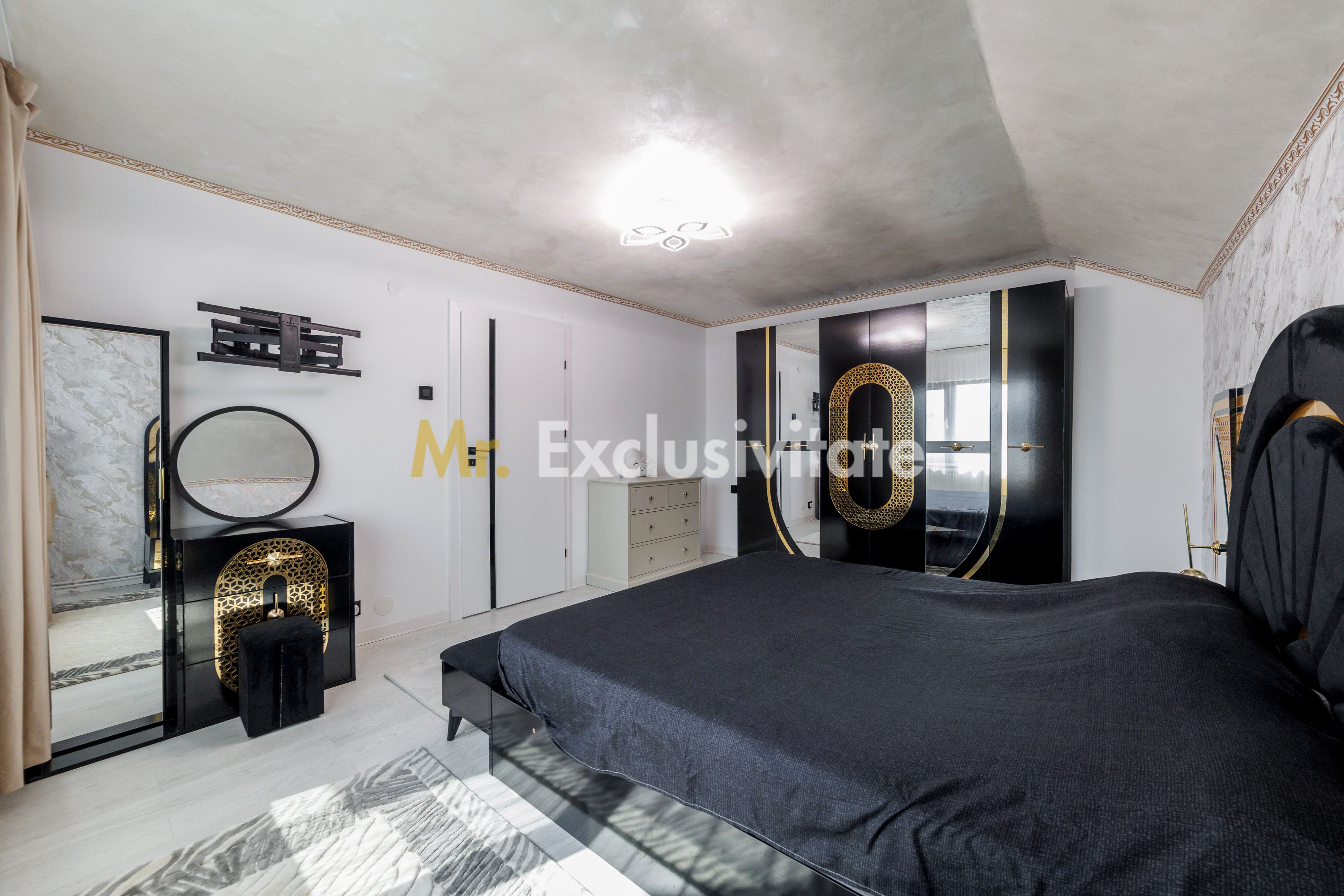 Proprietate cu 2 case si curte in Oarja, AG — fotografia 5