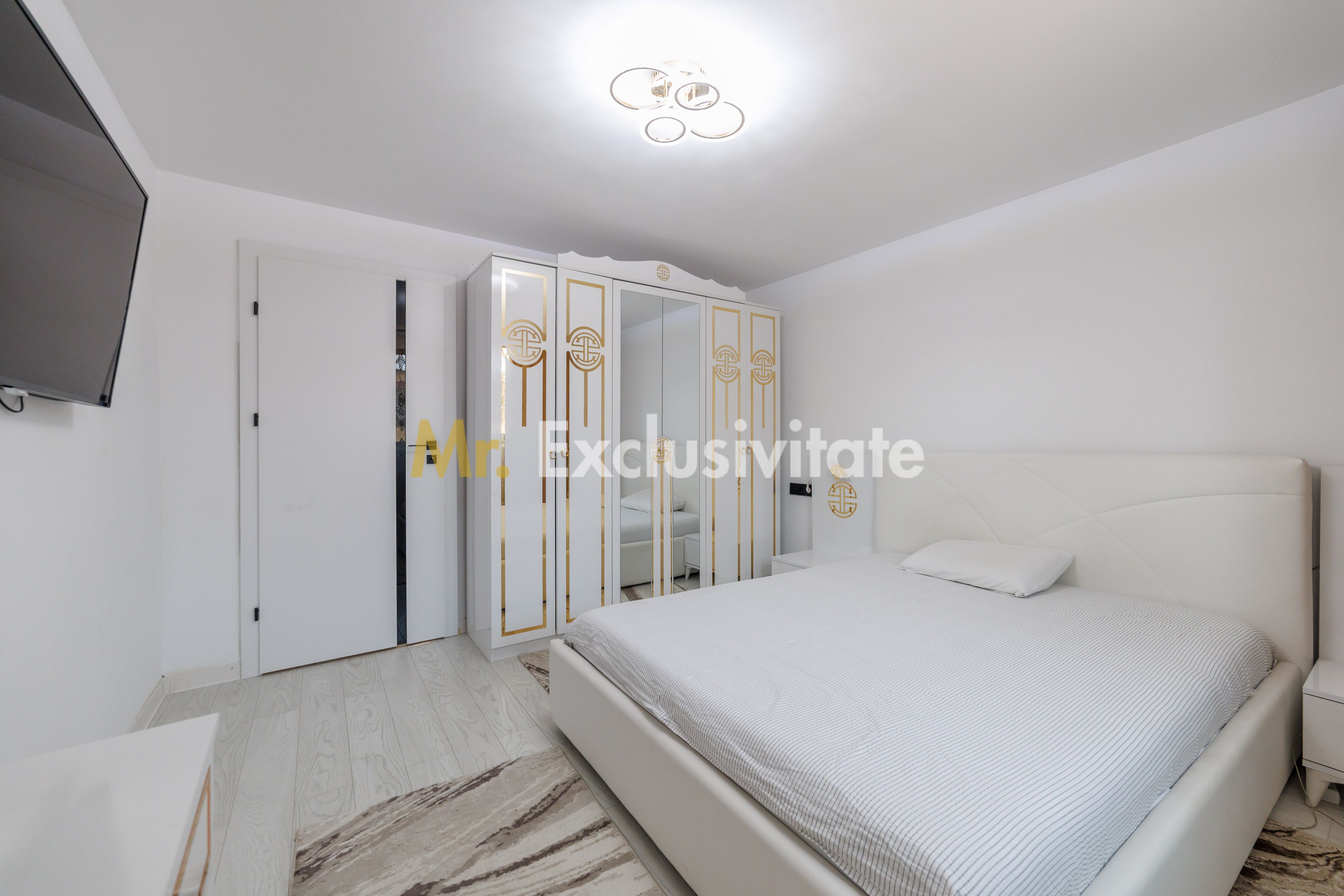 Proprietate cu 2 case si curte in Oarja, AG — fotografia 6