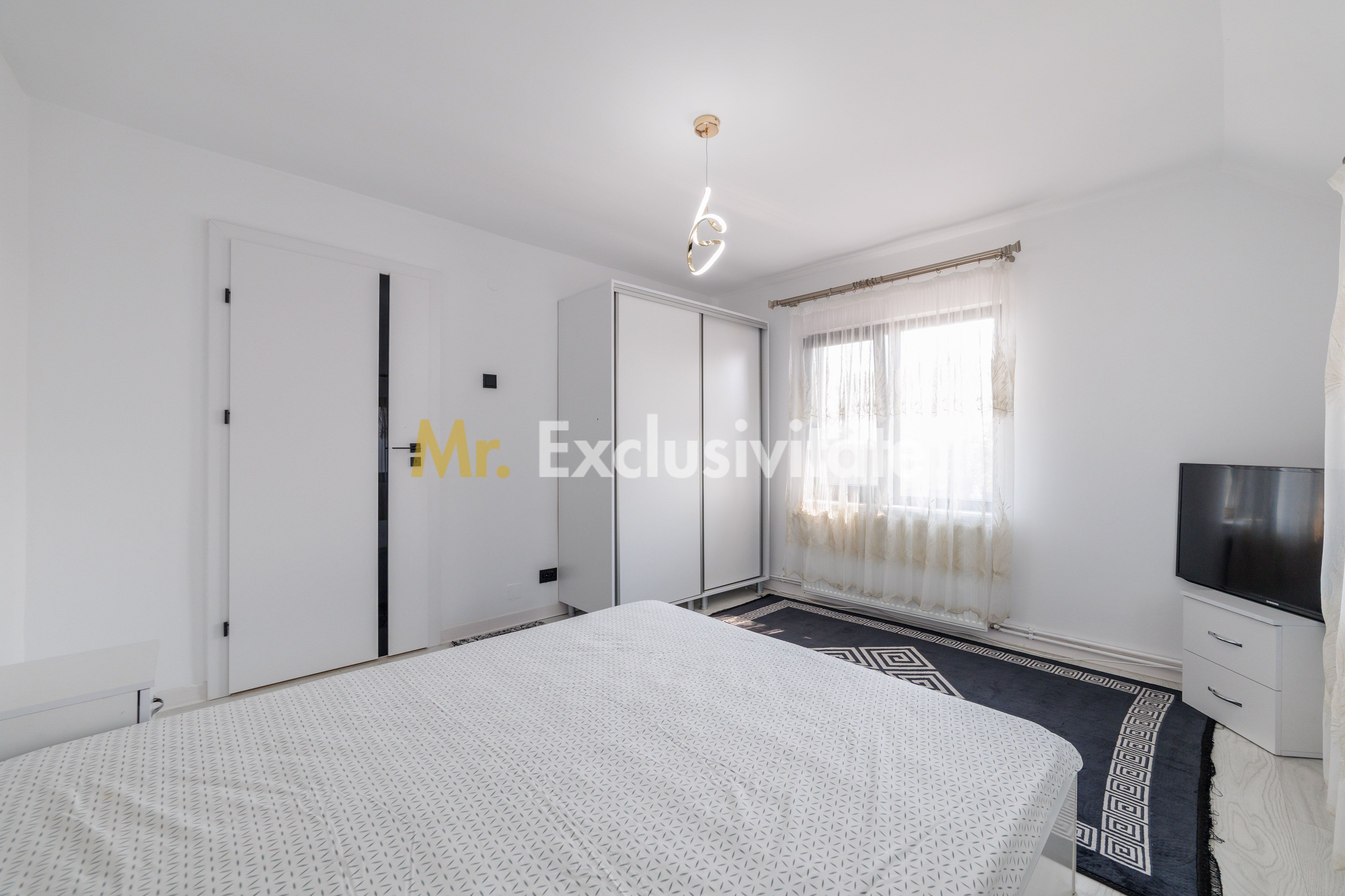 Proprietate cu 2 case si curte in Oarja, AG — fotografia 7