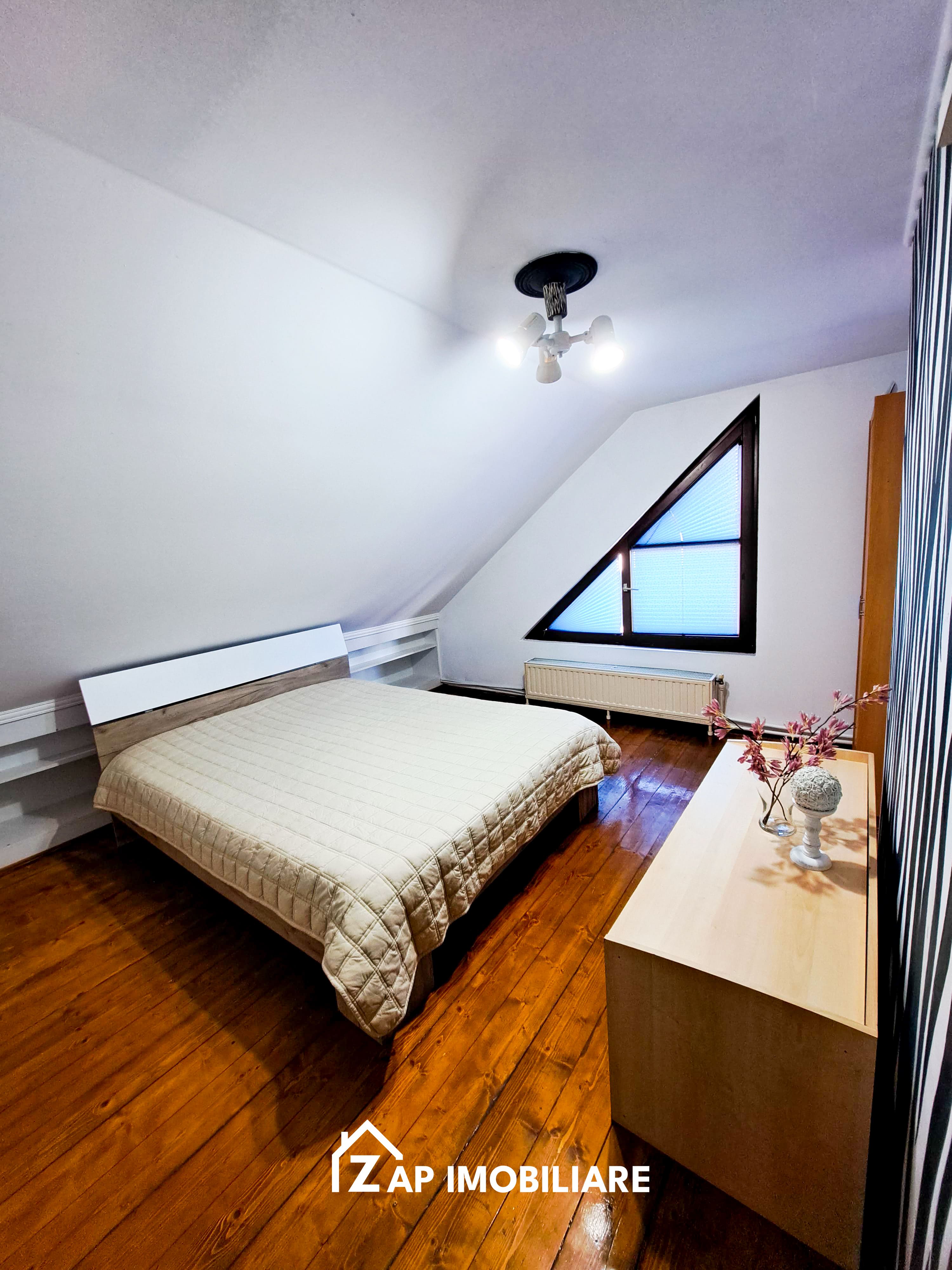 Ap 3 Camere la Mansardă de Casă - Utilități Separate — fotografia 3
