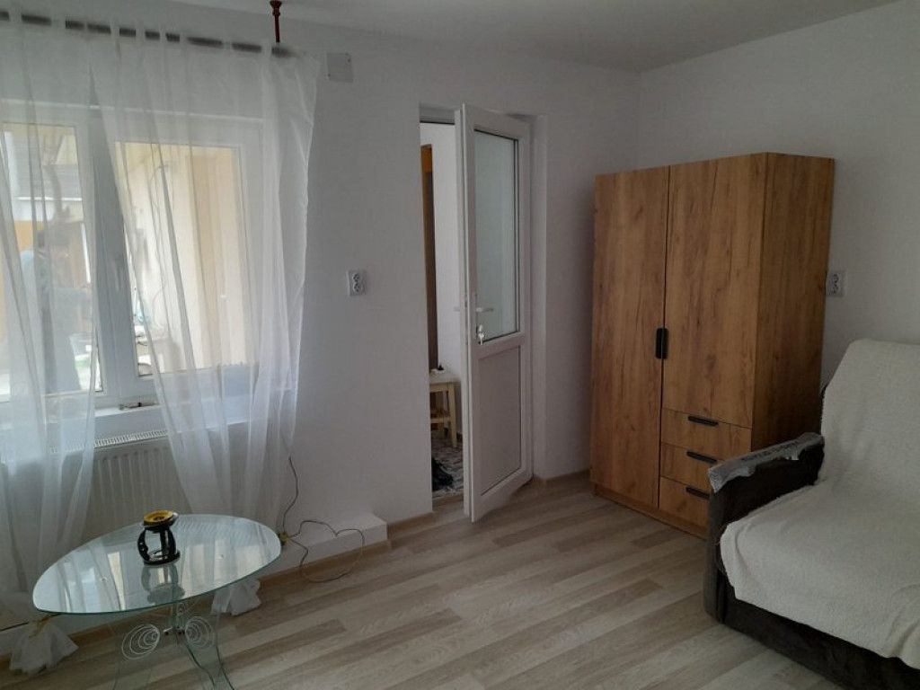 Dristor, Piata Ramnicu Sarat, casa — fotografia 3