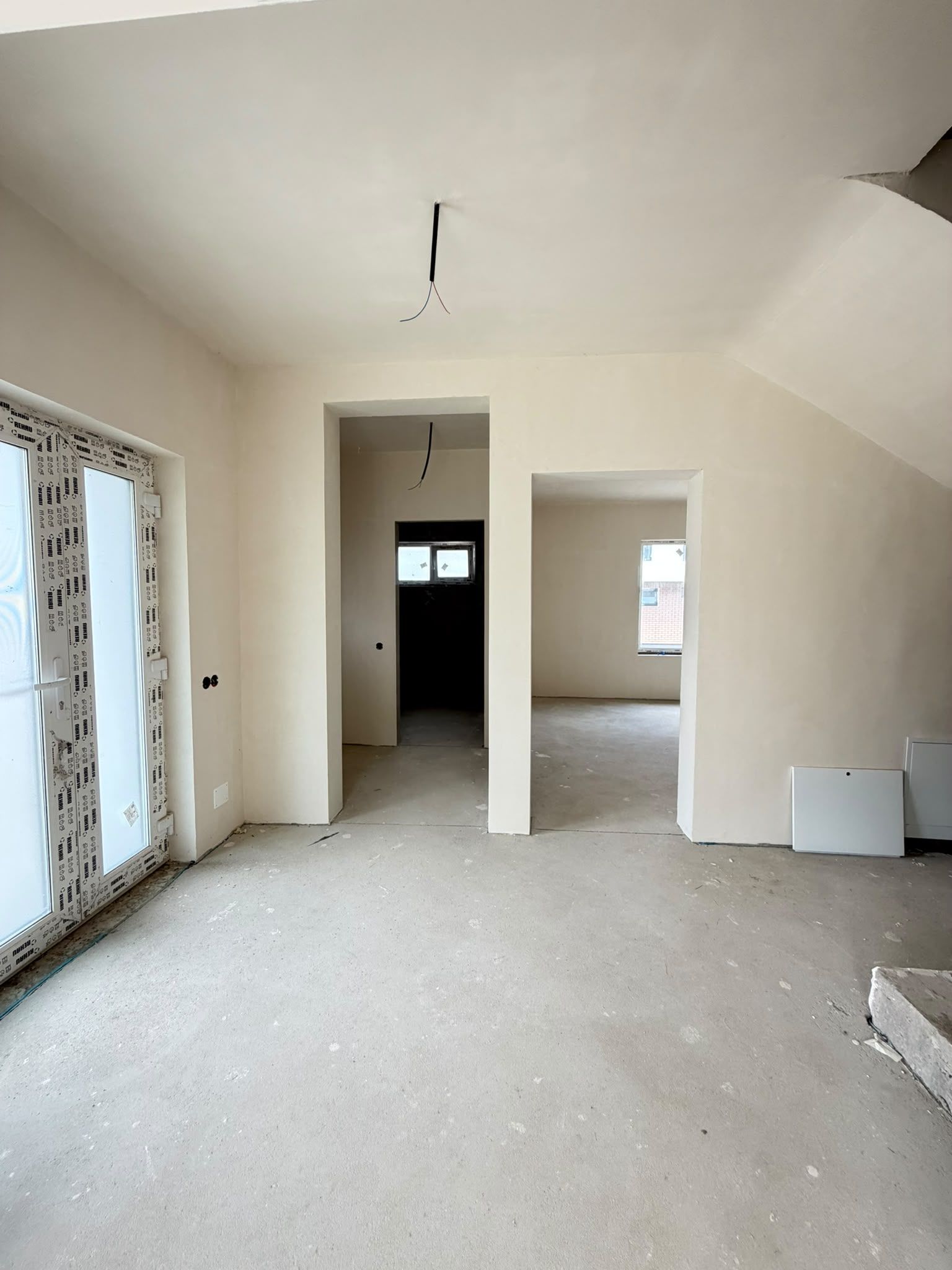Triplex 4 camere DECOMANDATE, 112 mp utili, 184 mp curte, Urusagului — fotografia 10