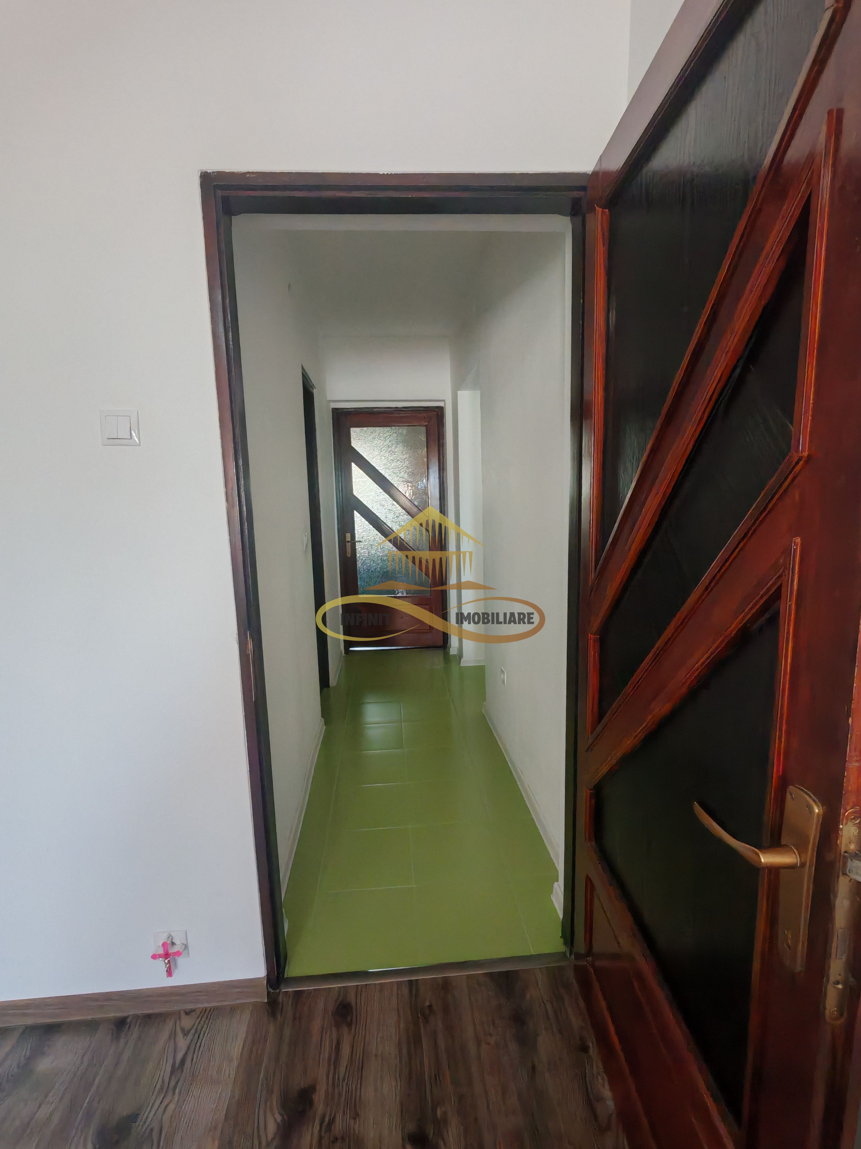 Vând apartament cu 3 camere decomandate in centrul orașului Bacau — fotografia 10