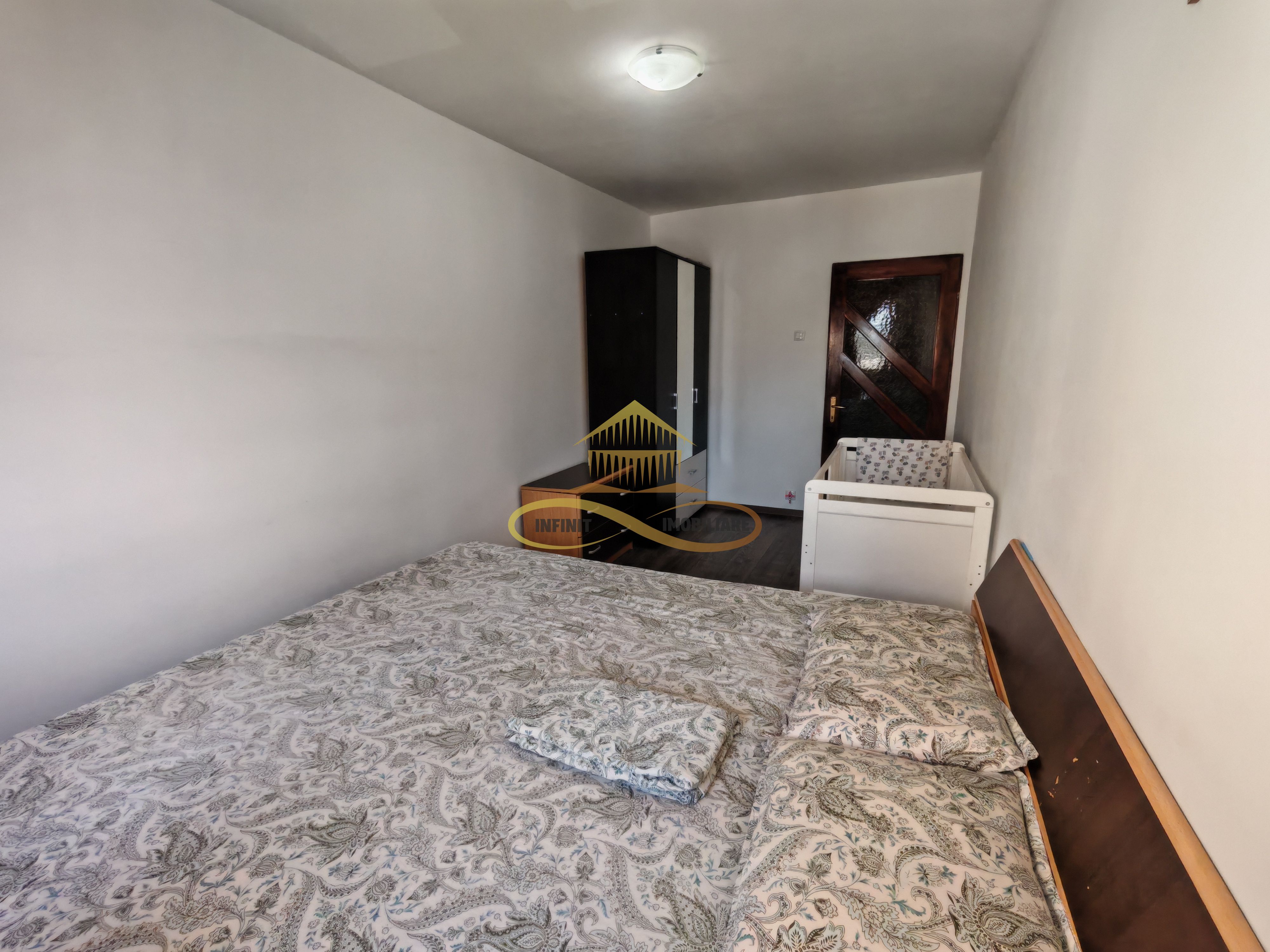 Vând apartament cu 3 camere decomandate in centrul orașului Bacau — fotografia 11