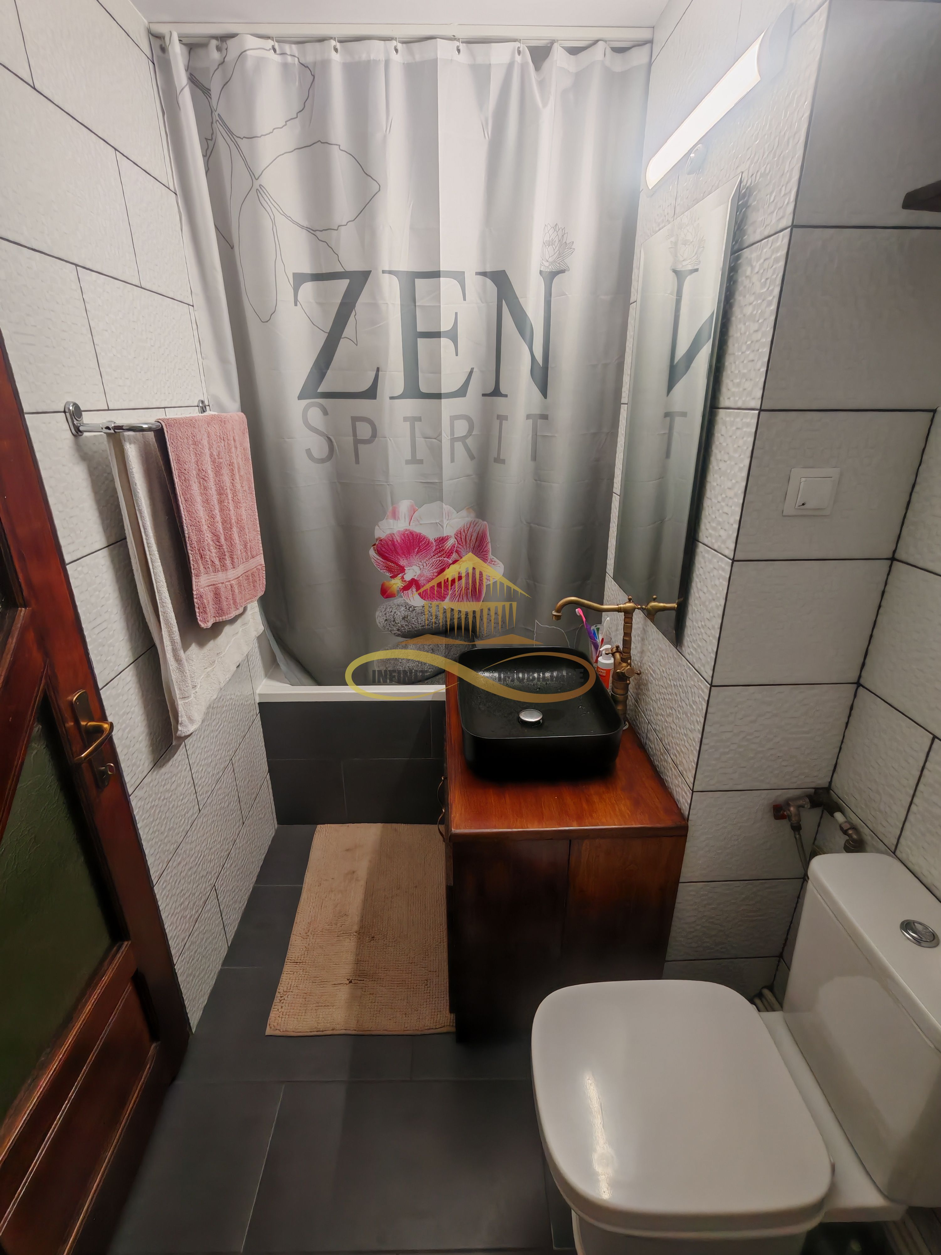Vând apartament cu 3 camere decomandate in centrul orașului Bacau — fotografia 12