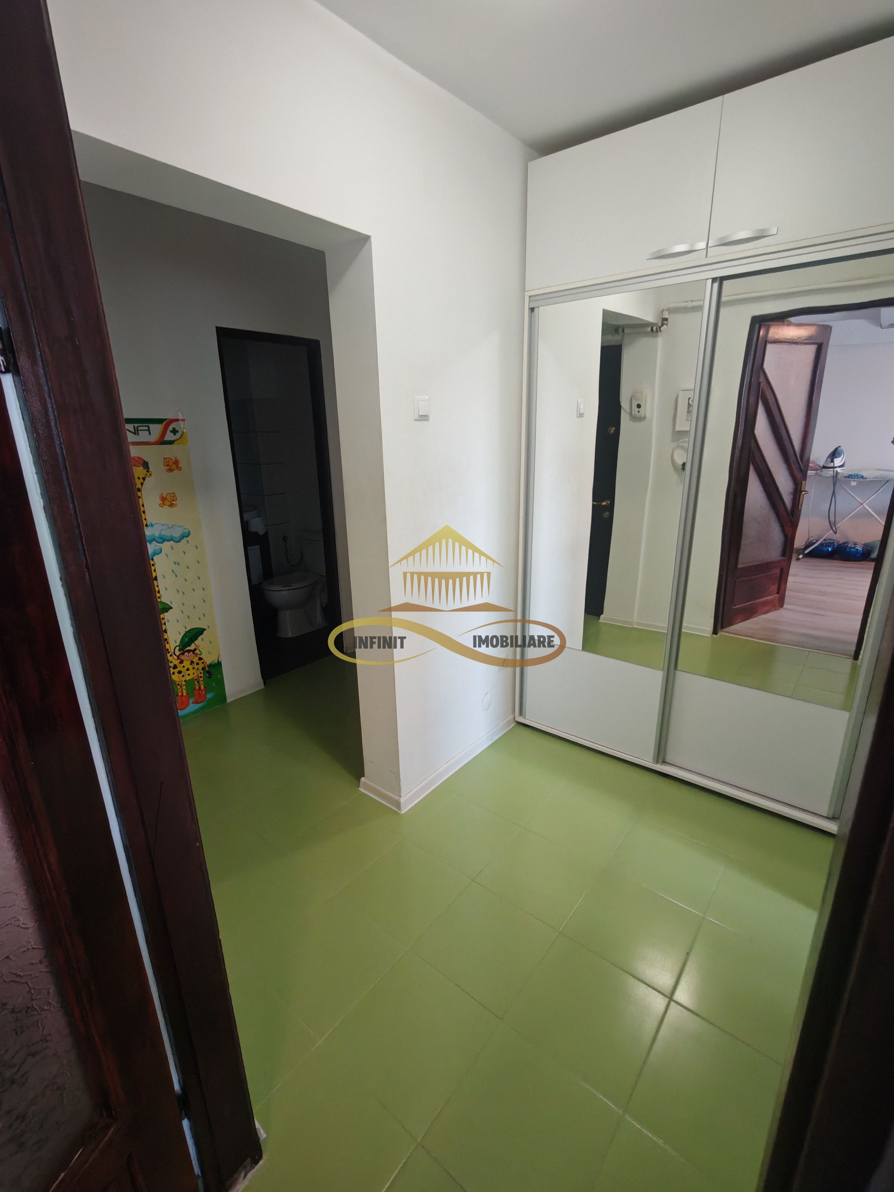 Vând apartament cu 3 camere decomandate in centrul orașului Bacau — fotografia 15