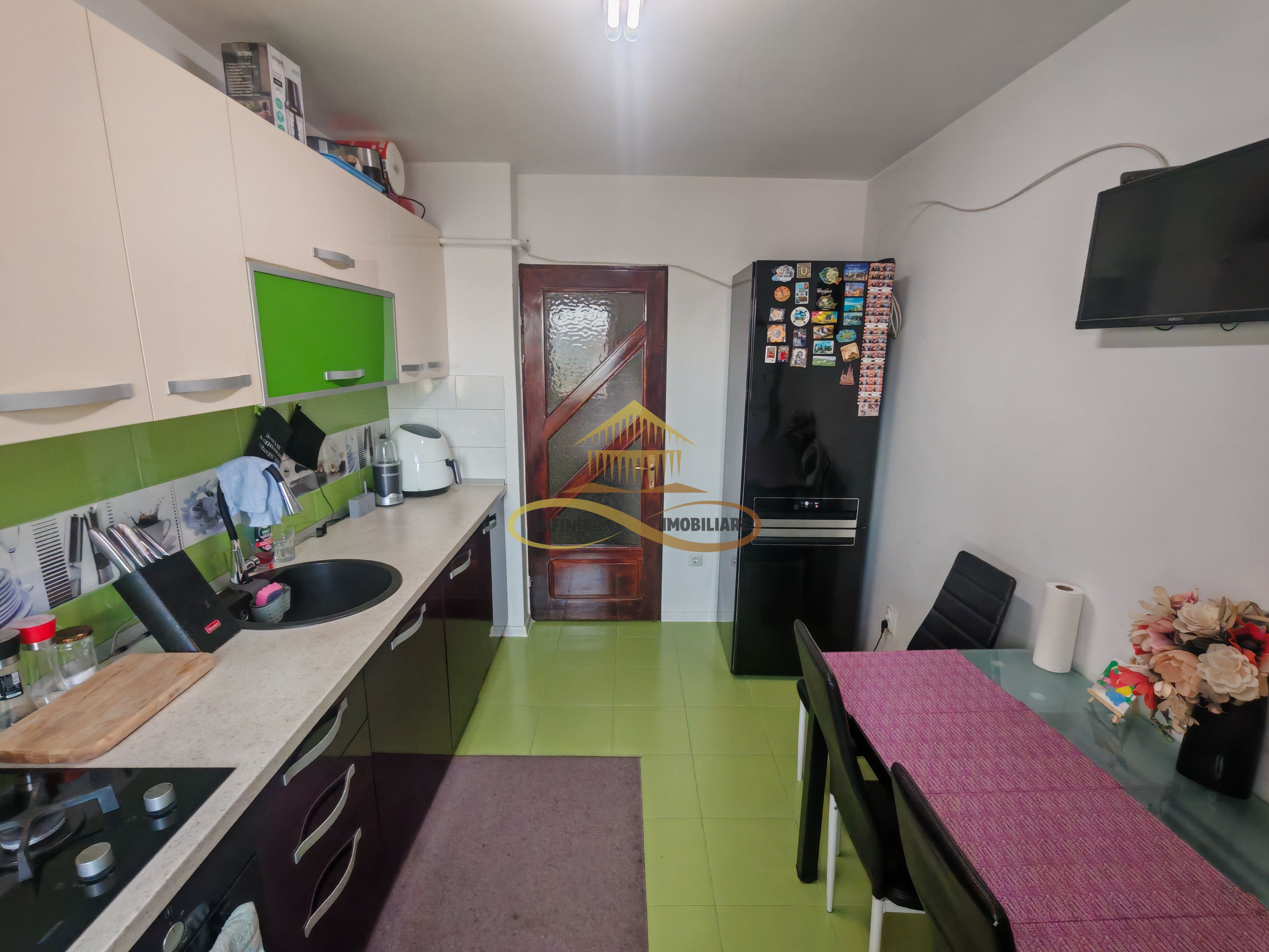 Vând apartament cu 3 camere decomandate in centrul orașului Bacau — fotografia 16