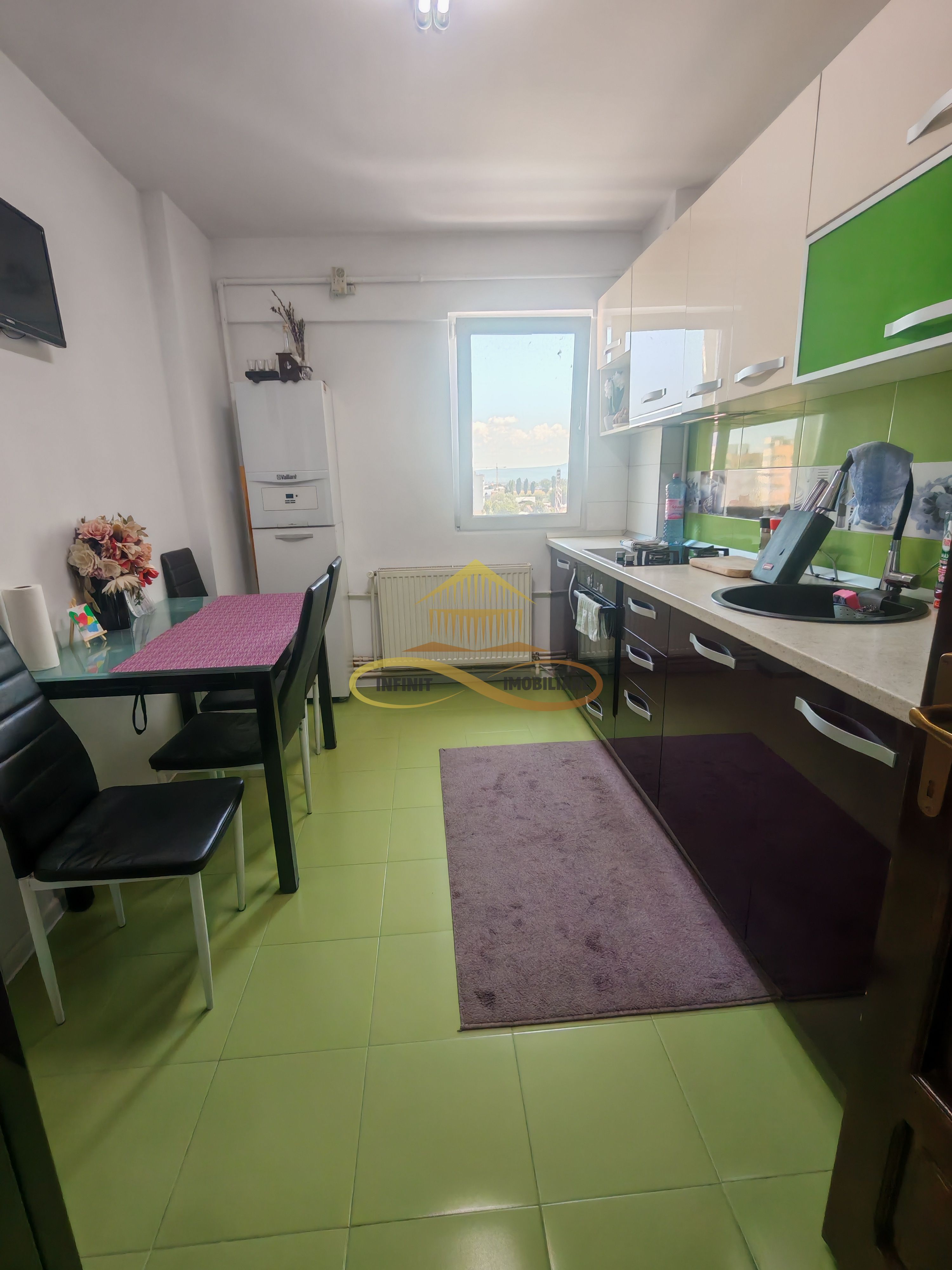 Vând apartament cu 3 camere decomandate in centrul orașului Bacau — fotografia 17