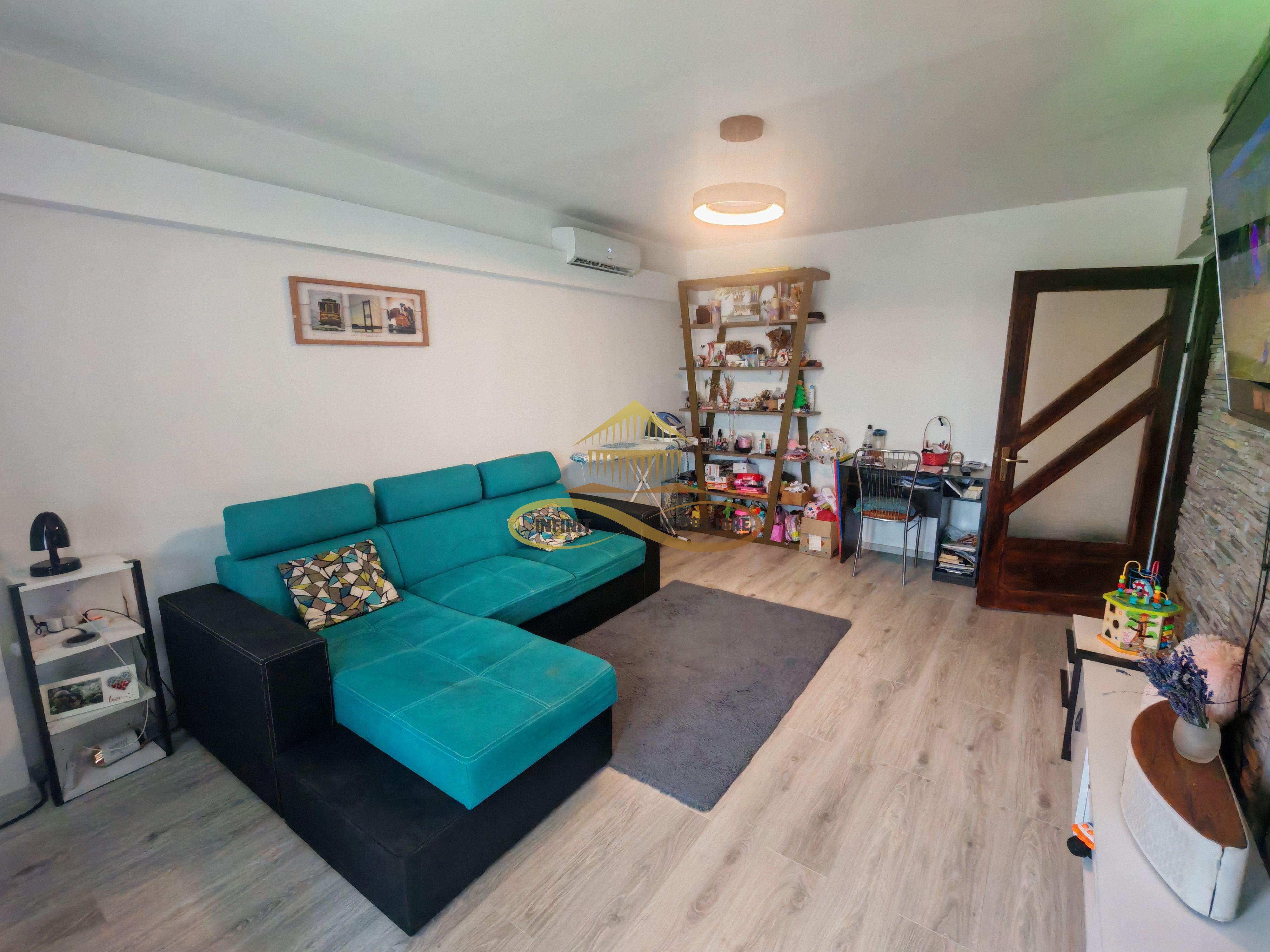 Vând apartament cu 3 camere decomandate in centrul orașului Bacau — fotografia 3