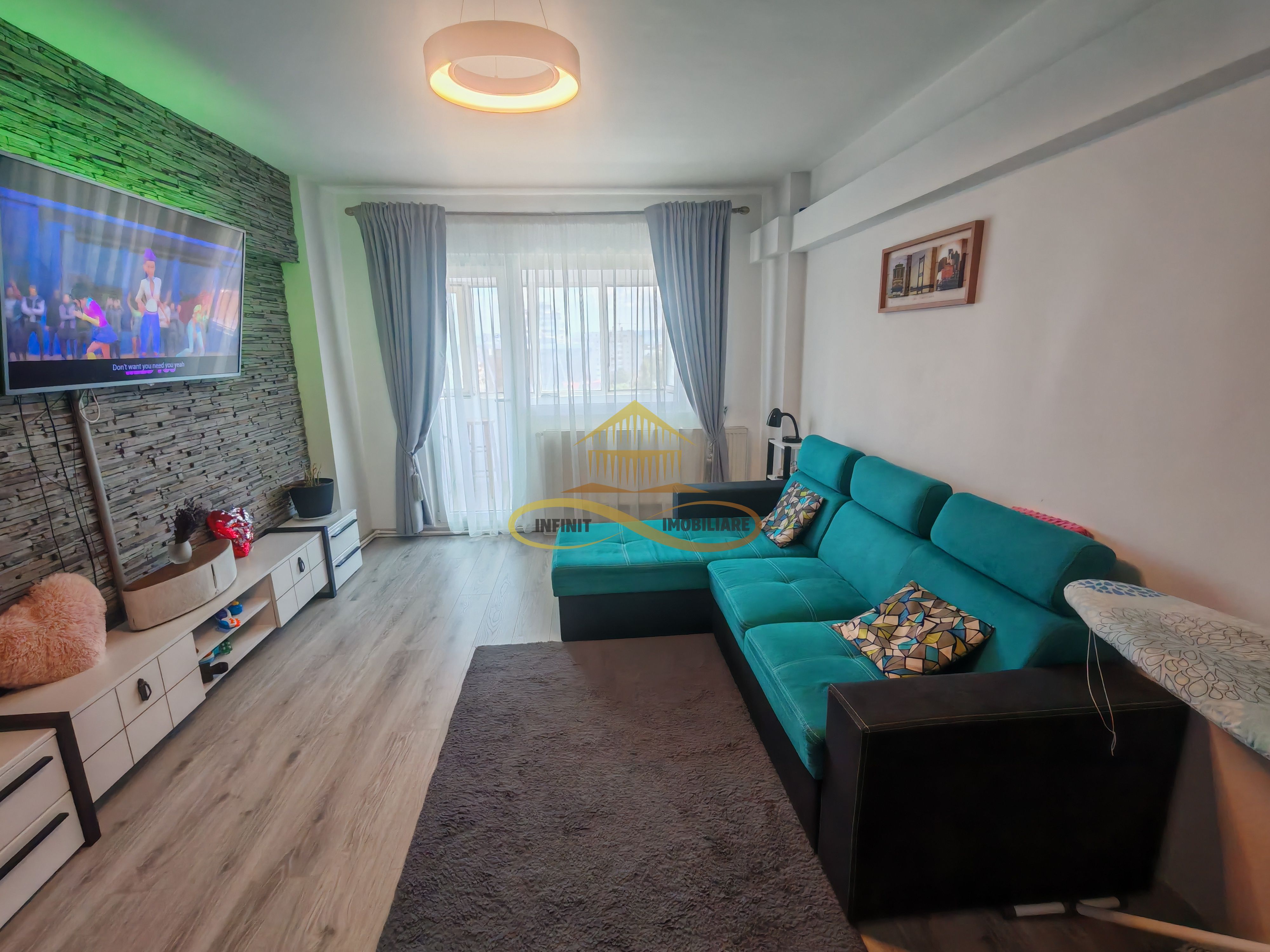 Vând apartament cu 3 camere decomandate in centrul orașului Bacau — fotografia 4