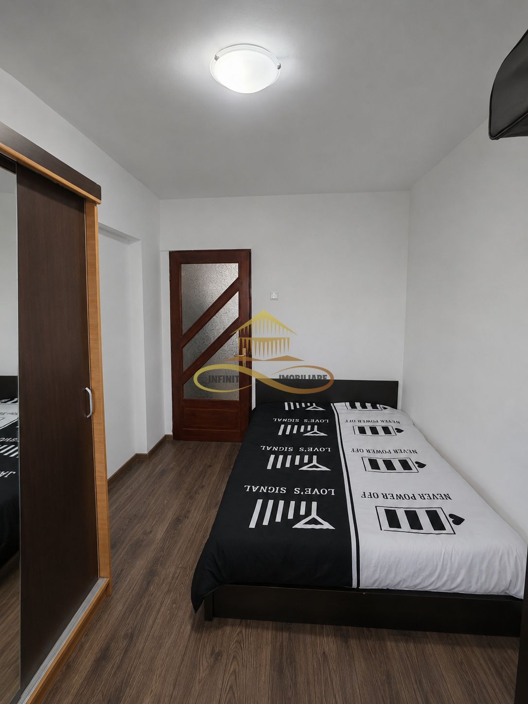 Vând apartament cu 3 camere decomandate in centrul orașului Bacau — fotografia 5