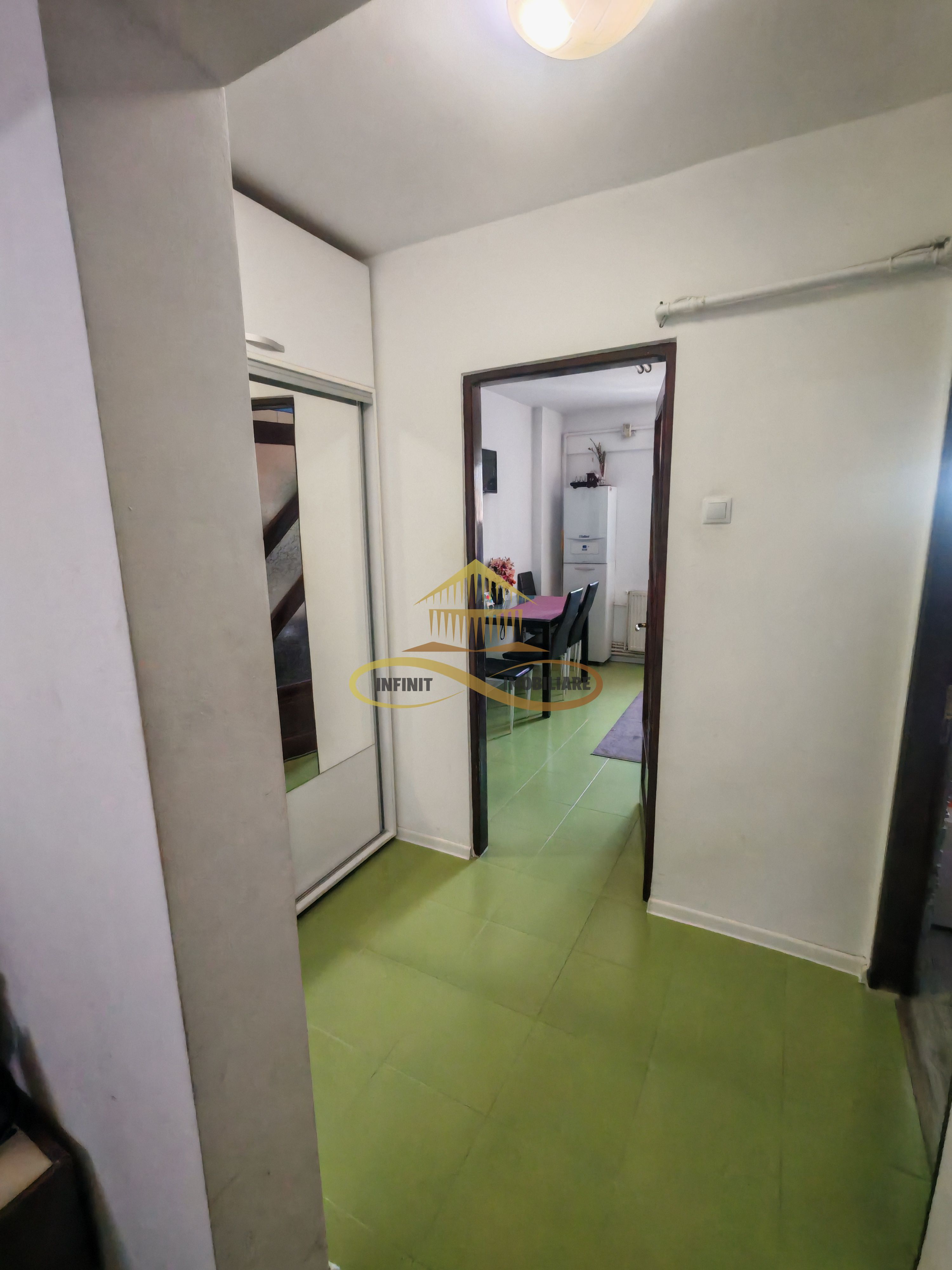 Vând apartament cu 3 camere decomandate in centrul orașului Bacau — fotografia 6