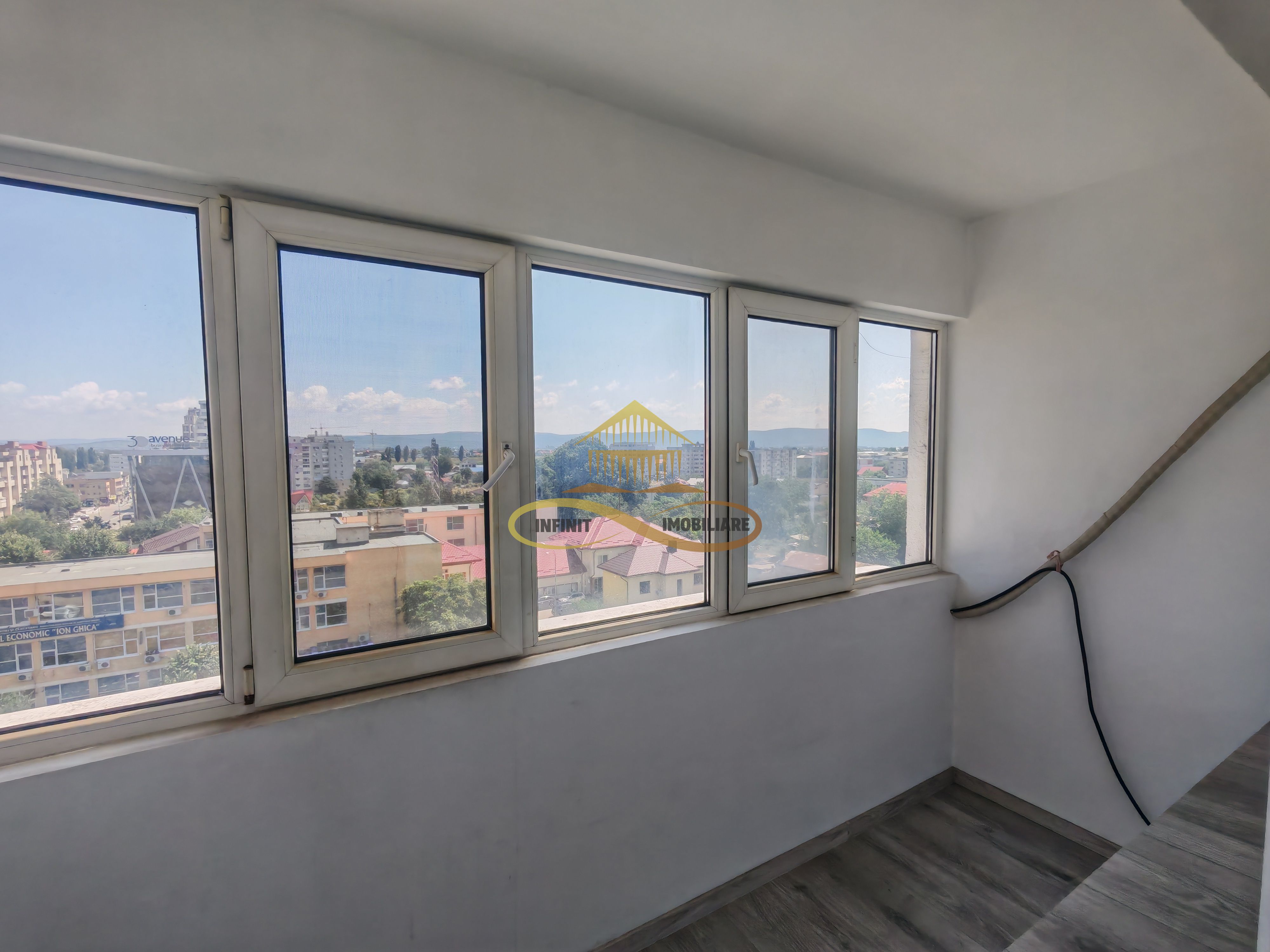 Vând apartament cu 3 camere decomandate in centrul orașului Bacau — fotografia 8
