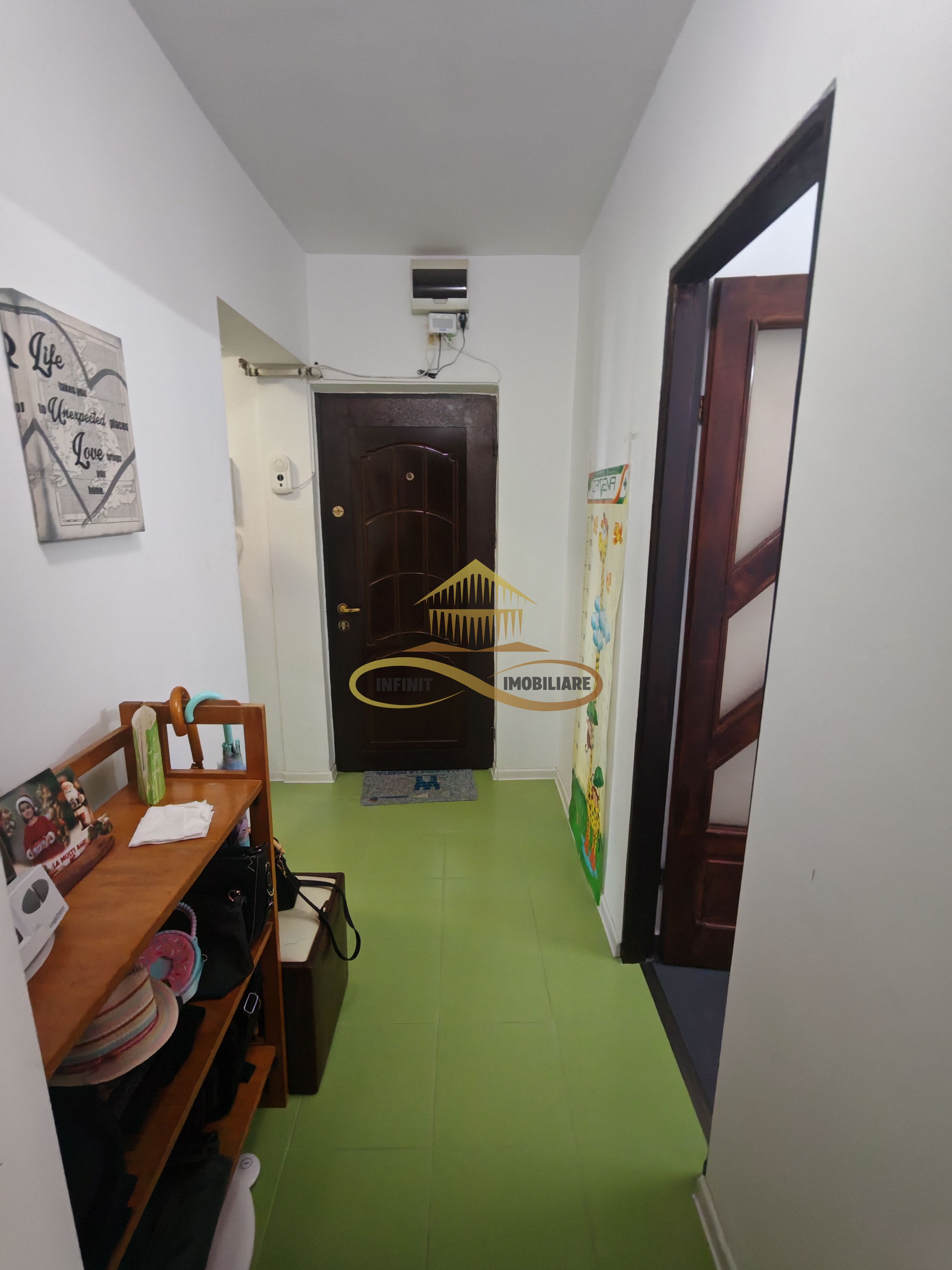 Vând apartament cu 3 camere decomandate in centrul orașului Bacau — fotografia 9