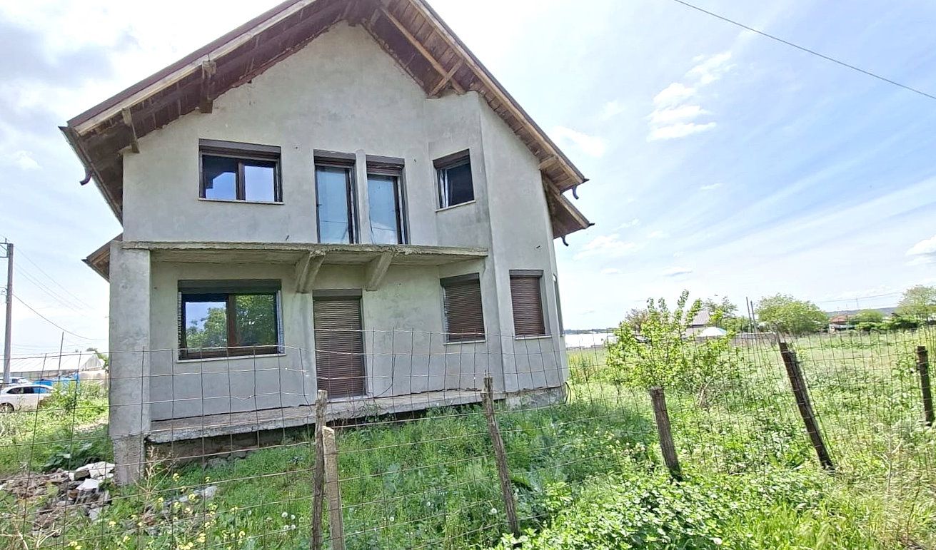 Casă tip vilă cu teren 2426 mp în Matca – oportunitate la 115.000 € — fotografia 2
