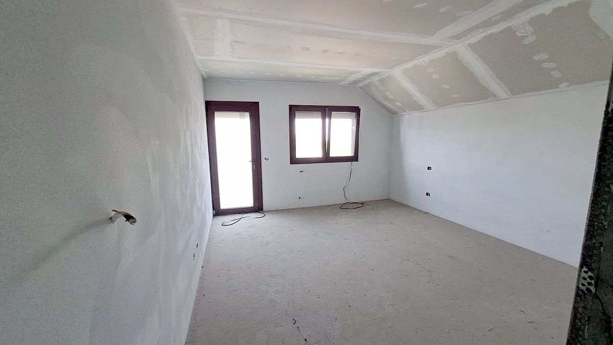 Casă tip vilă cu teren 2426 mp în Matca – oportunitate la 115.000 € — fotografia 4