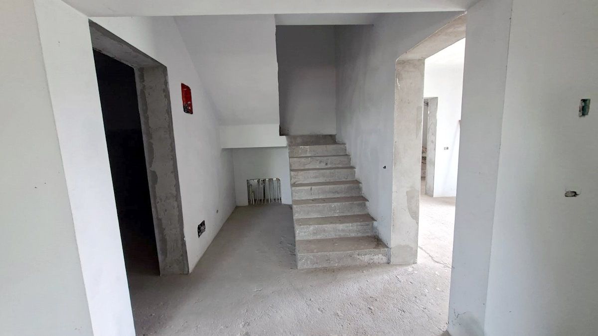 Casă tip vilă cu teren 2426 mp în Matca – oportunitate la 115.000 € — fotografia 5