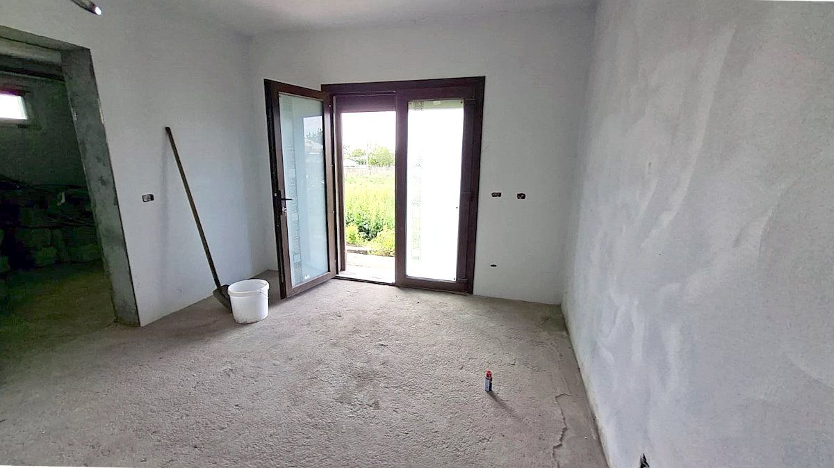 Casă tip vilă cu teren 2426 mp în Matca – oportunitate la 115.000 € — fotografia 6