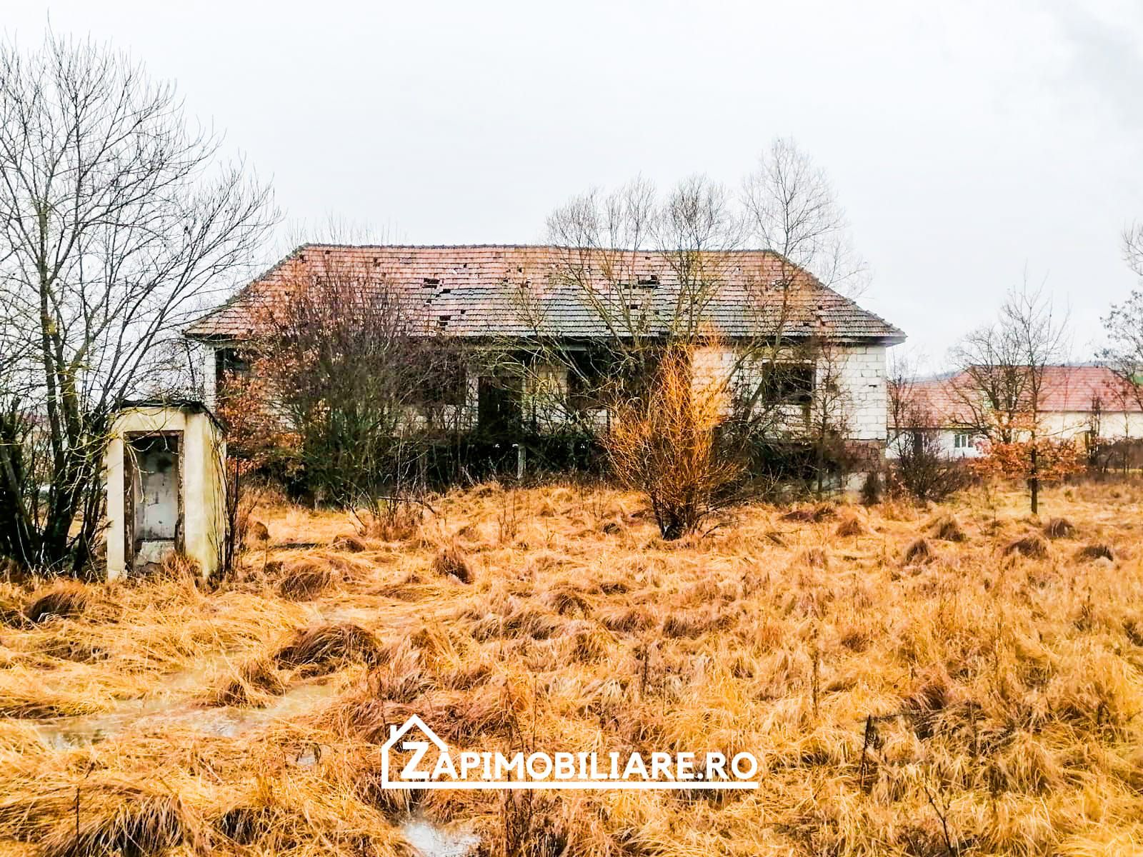 Craciunesti - Casa la rosu - 356 mp + teren 1160 mp