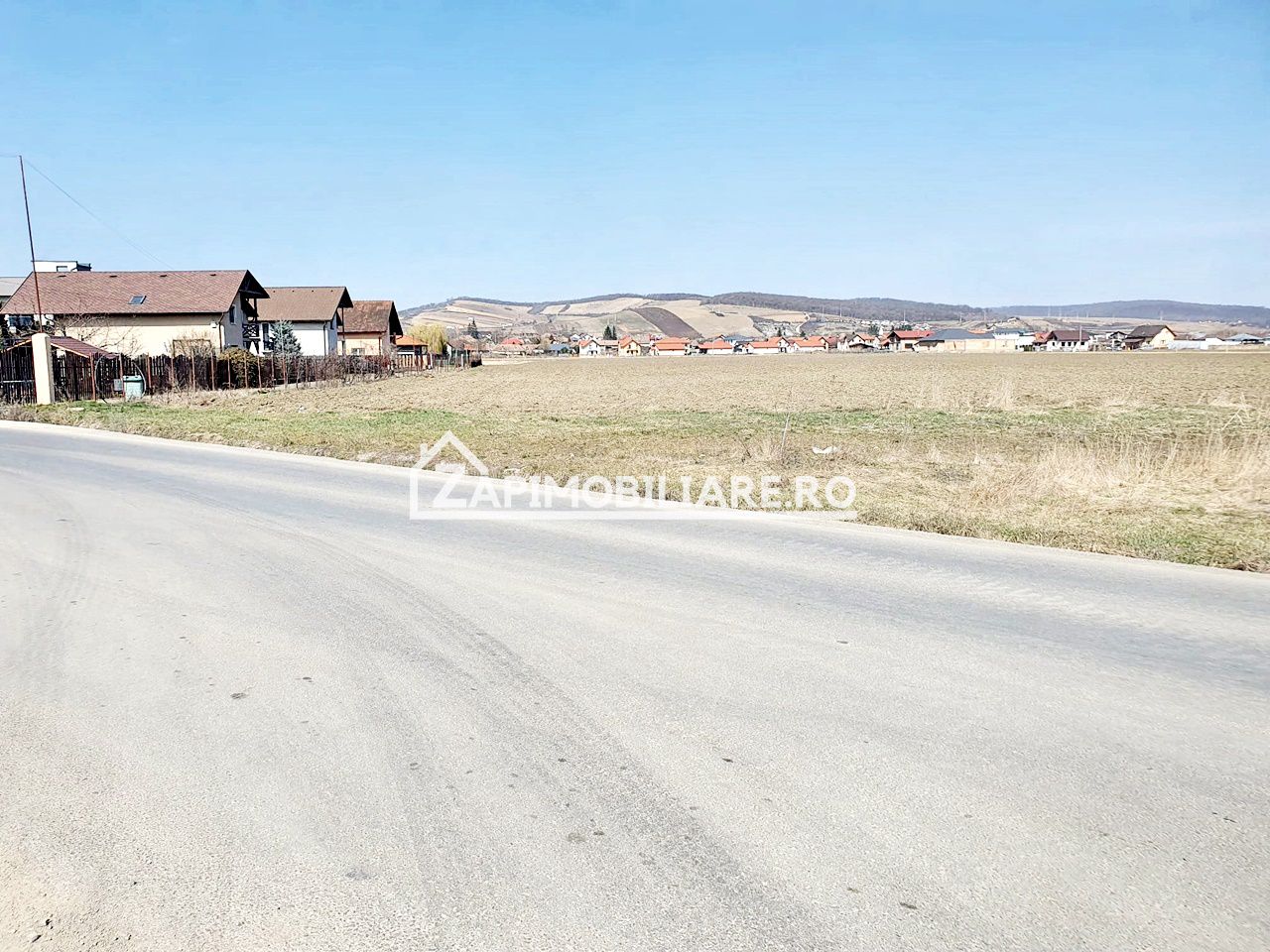 Teren 27.000 mp.deschidere la 2 drumuri ,75 euro mp. — fotografia 3