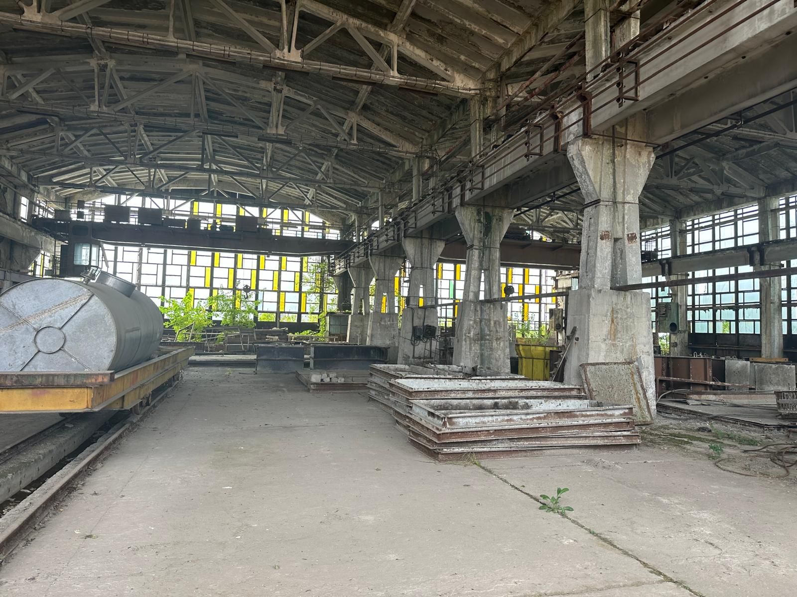 Platformă Industrială cu Cale Ferată si Infrastructură Completă — fotografia 11