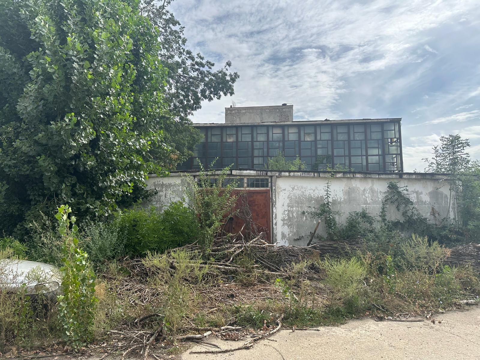Platformă Industrială cu Cale Ferată si Infrastructură Completă — fotografia 15