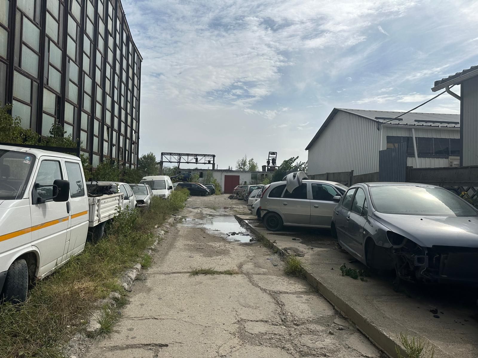 Platformă Industrială cu Cale Ferată si Infrastructură Completă — fotografia 16