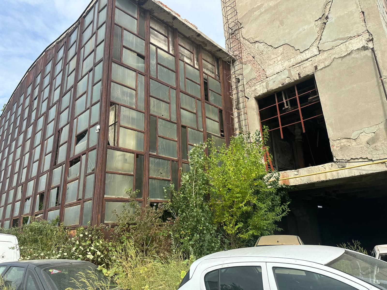 Platformă Industrială cu Cale Ferată si Infrastructură Completă — fotografia 17