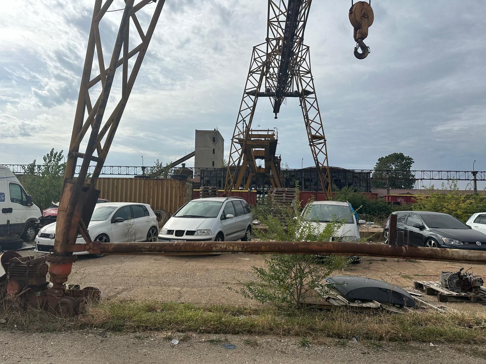 Platformă Industrială cu Cale Ferată si Infrastructură Completă — fotografia 18