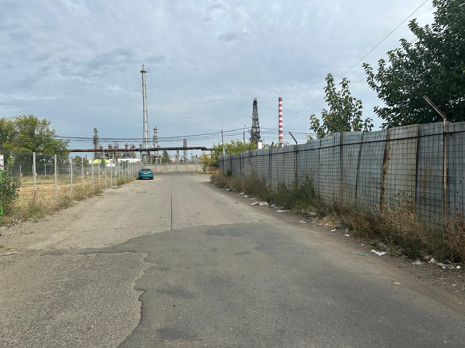 Platformă Industrială cu Cale Ferată si Infrastructură Completă — fotografia 28