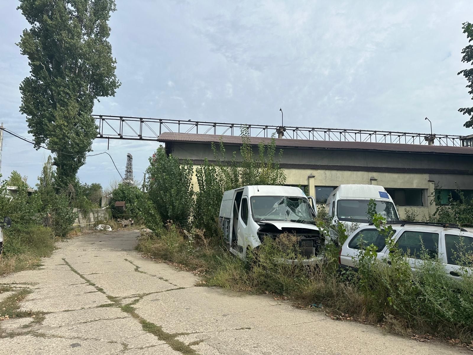Platformă Industrială cu Cale Ferată si Infrastructură Completă — fotografia 31