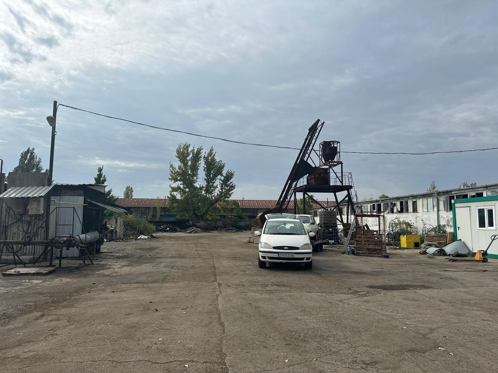 Platformă Industrială cu Cale Ferată si Infrastructură Completă — fotografia 32